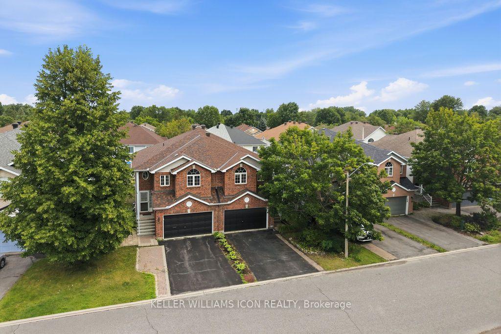 125 Castle Glen Crescent, Kanata — Semi-Detached for sale, photo 1
