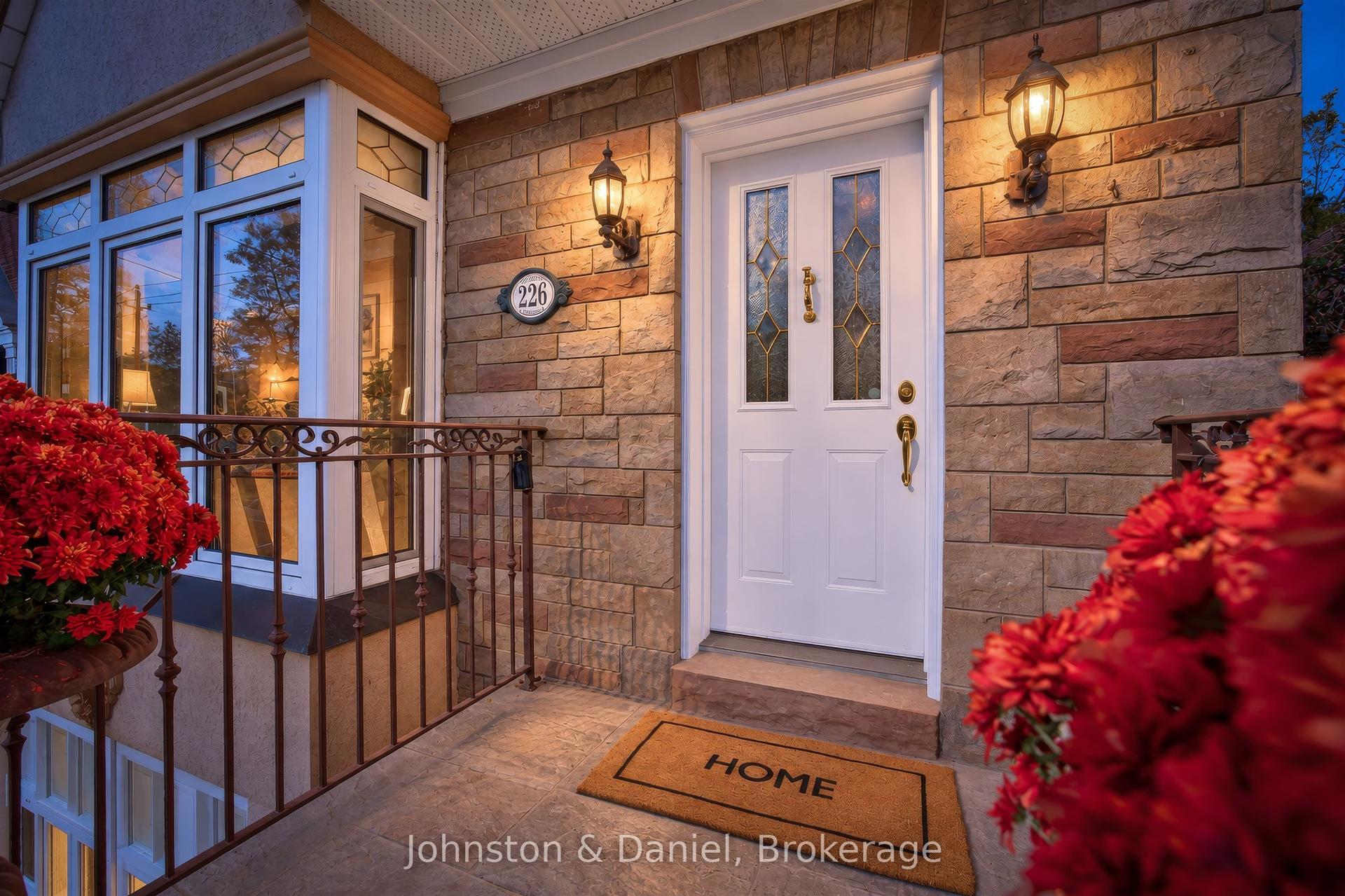 226 Chaplin Crescent, Toronto — Detached for sale, photo 1