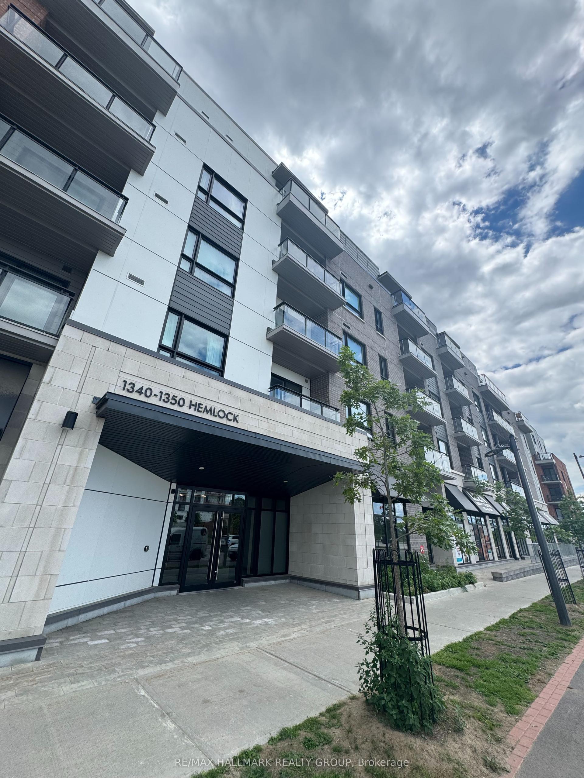 1350 Hemlock Road 412 #412, Manor Park - Cardinal Glen and Area — Condo for lease, photo 1
