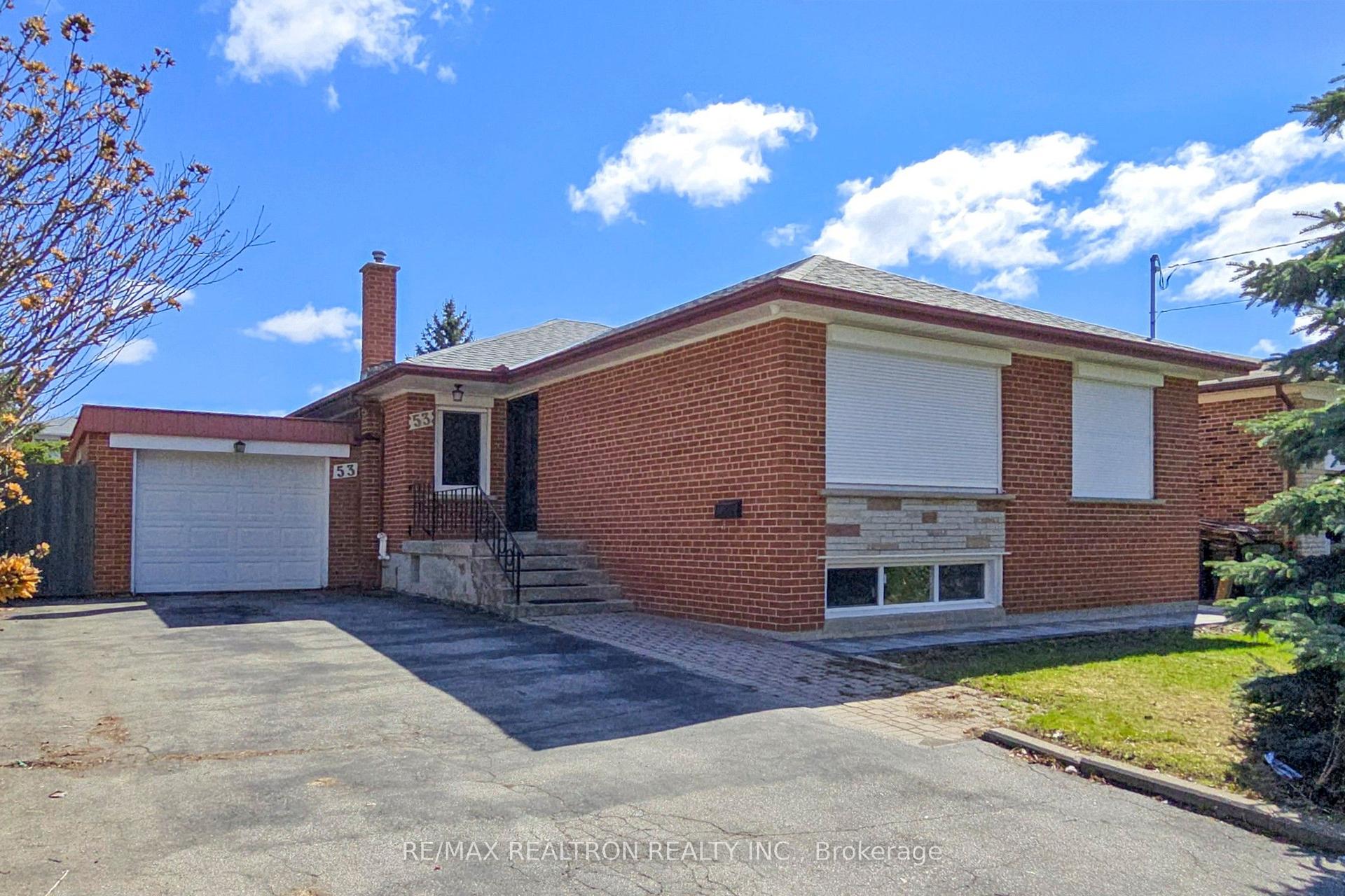 53 Fairglen Avenue — photo 1
