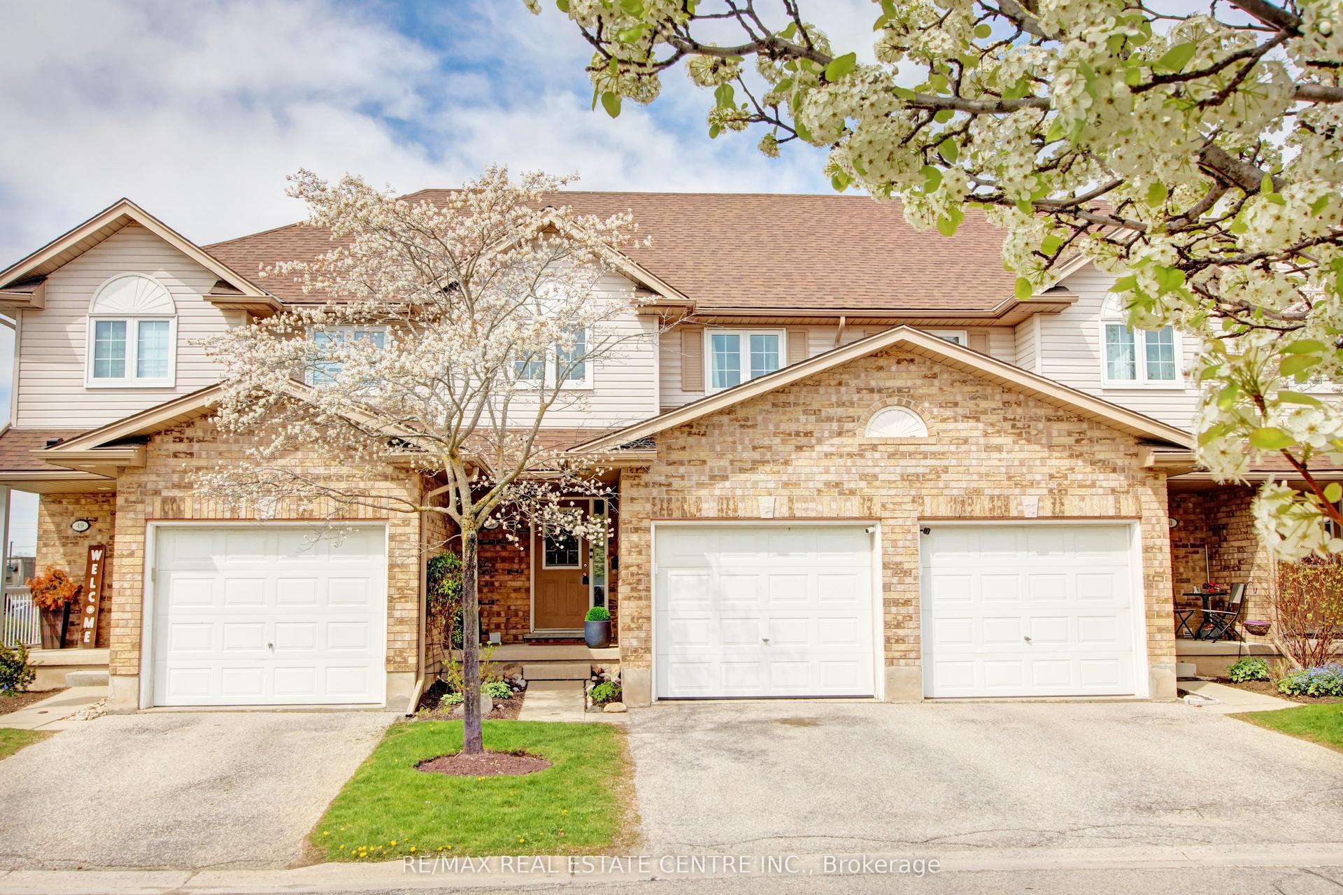 31 Schroder Crescent 50 #50 — photo 1