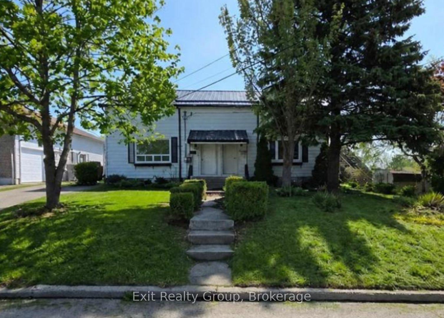 13 Flindall Street, Quinte West — Semi-Detached for sale, photo 1