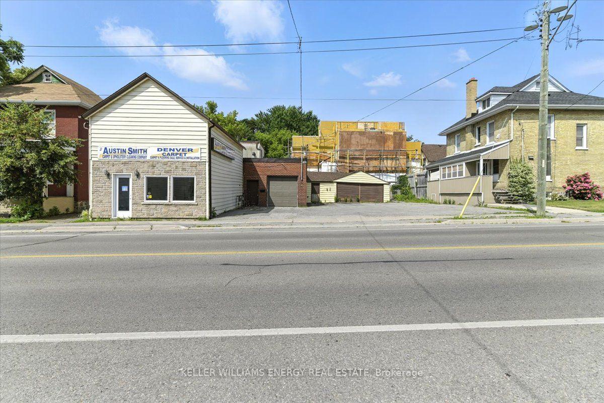 174 Mary Street N — photo 1