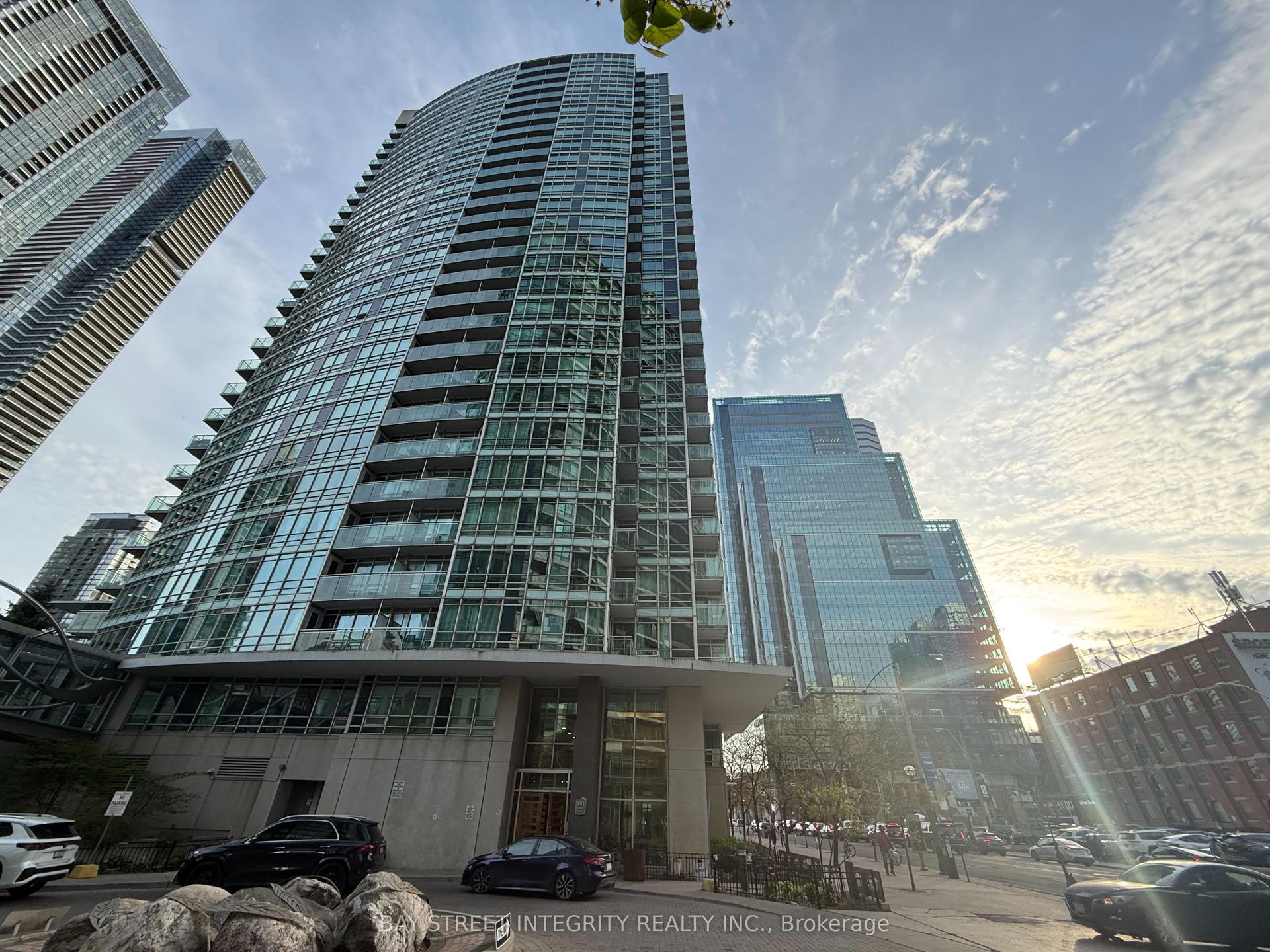 381 Front Street 3003 #3003 — photo 1