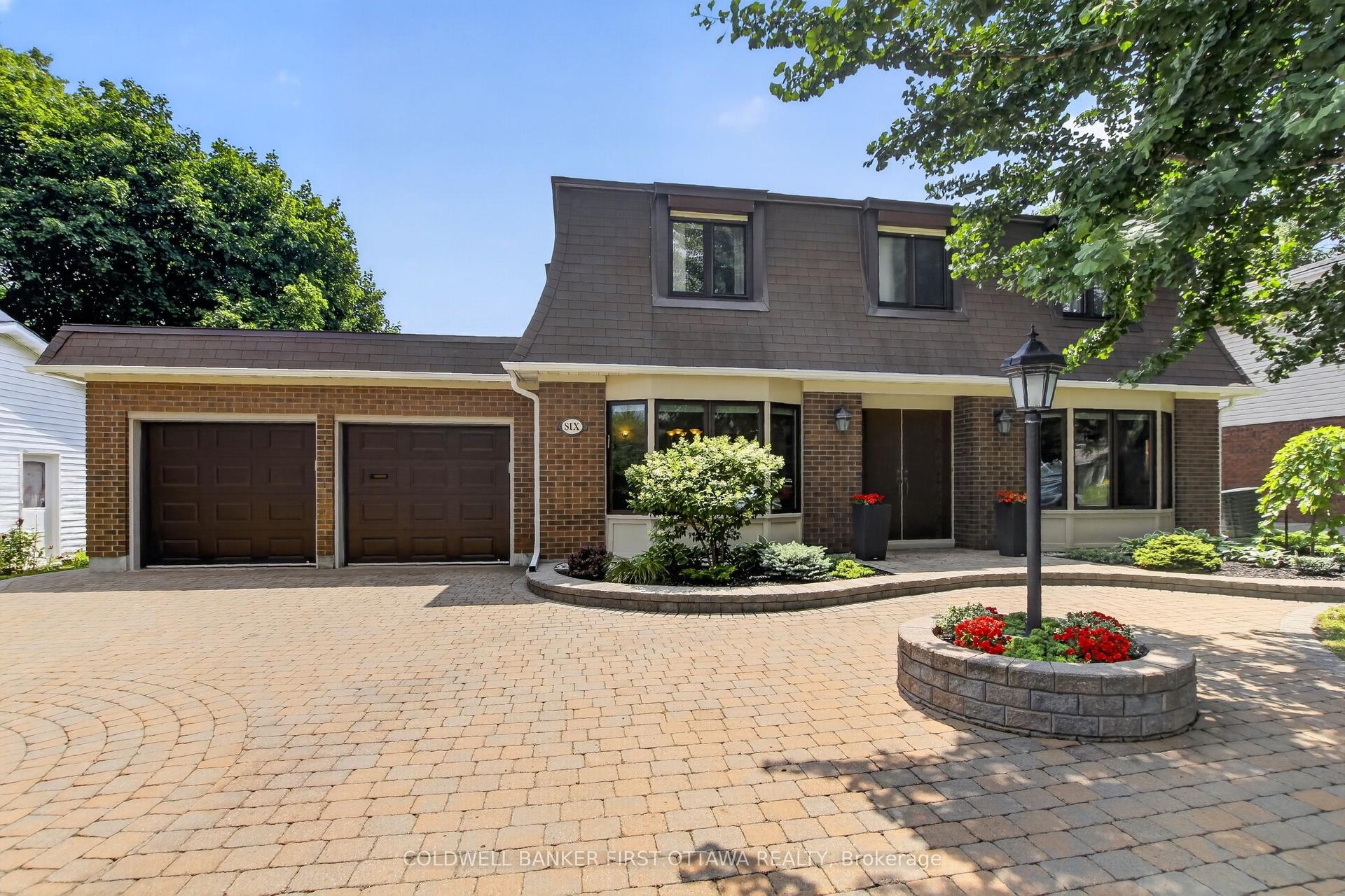 6 Cosburn Avenue, South of Baseline to Knoxdale — Detached for sale, photo 1