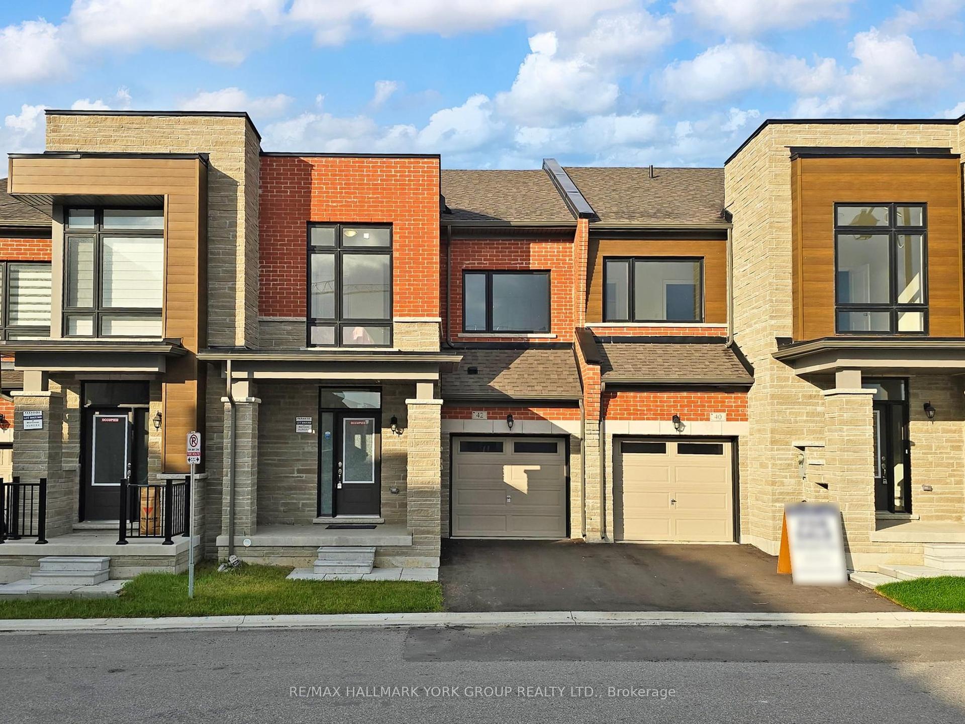 42 Blick Crescent, Aurora — Townhouse for lease, photo 1