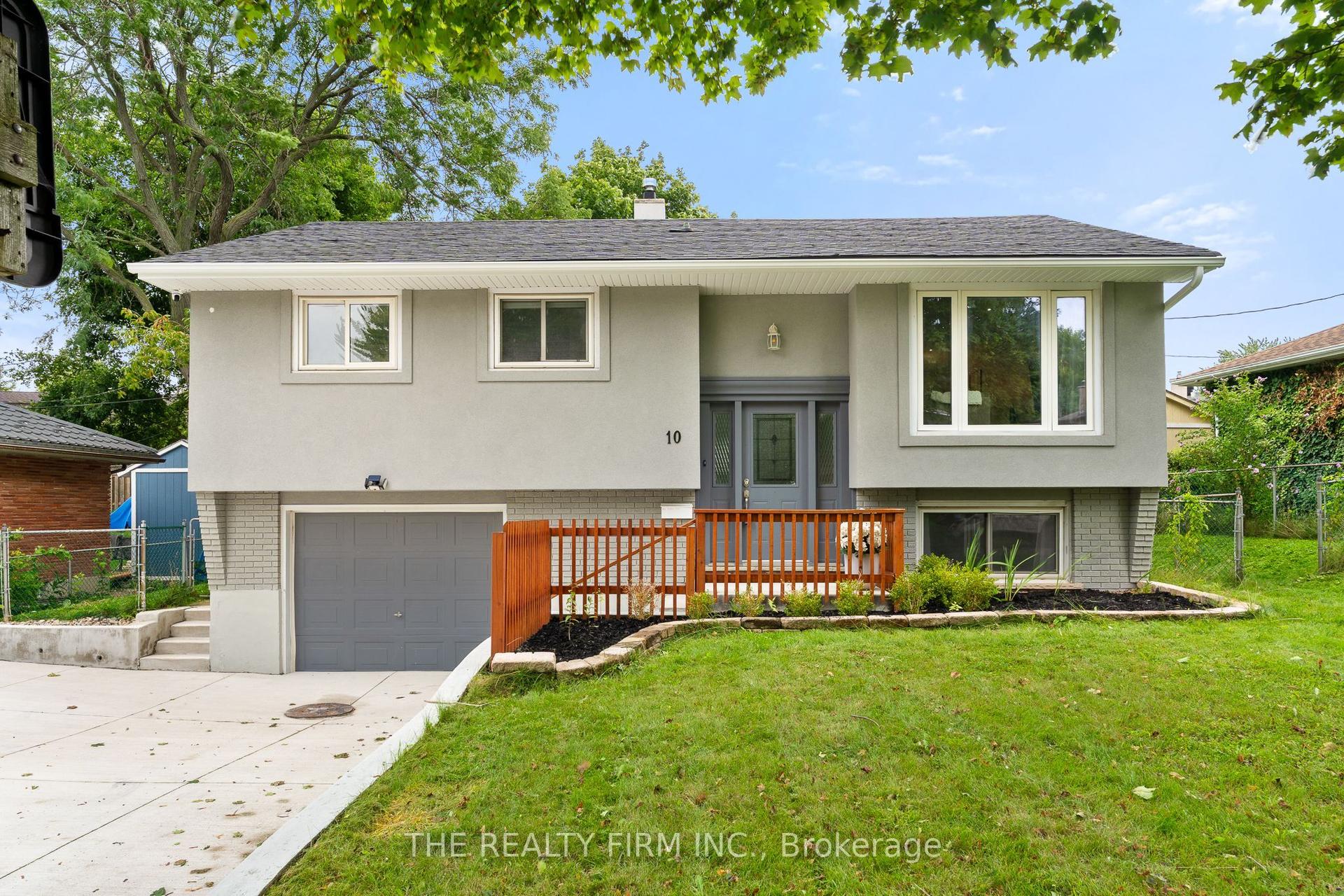 10 Afton Road, London South — Detached for sale, photo 1