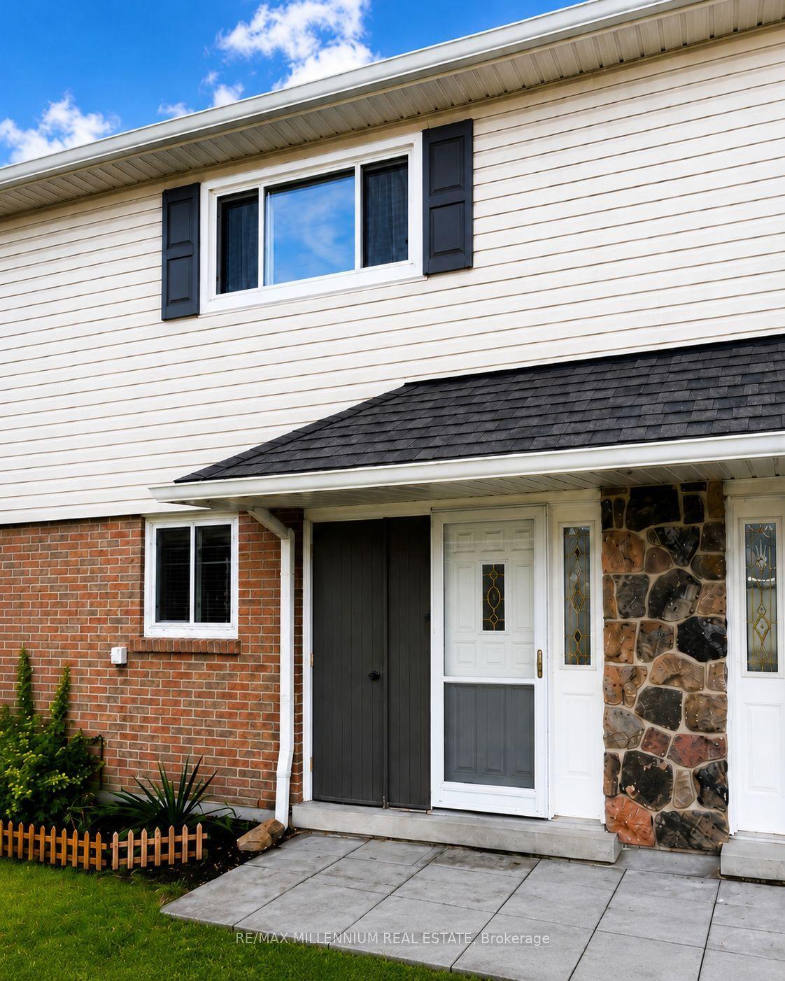 52 Village Court — photo 1