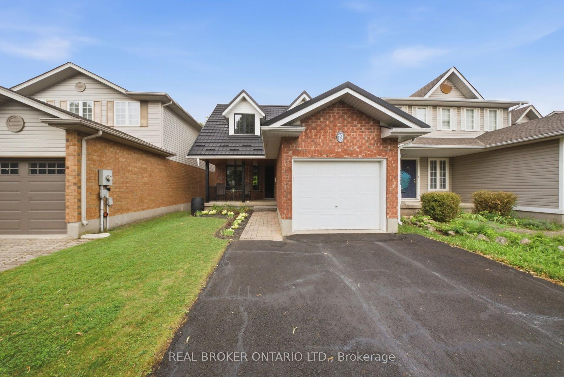 19 Boulder Crescent, Guelph — Detached for sale, photo 1