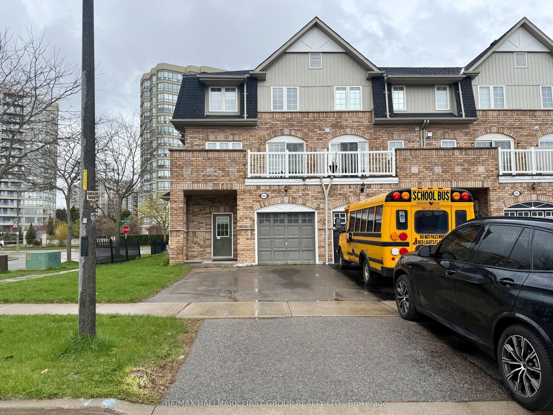 1665 Avonmore Square — photo 1