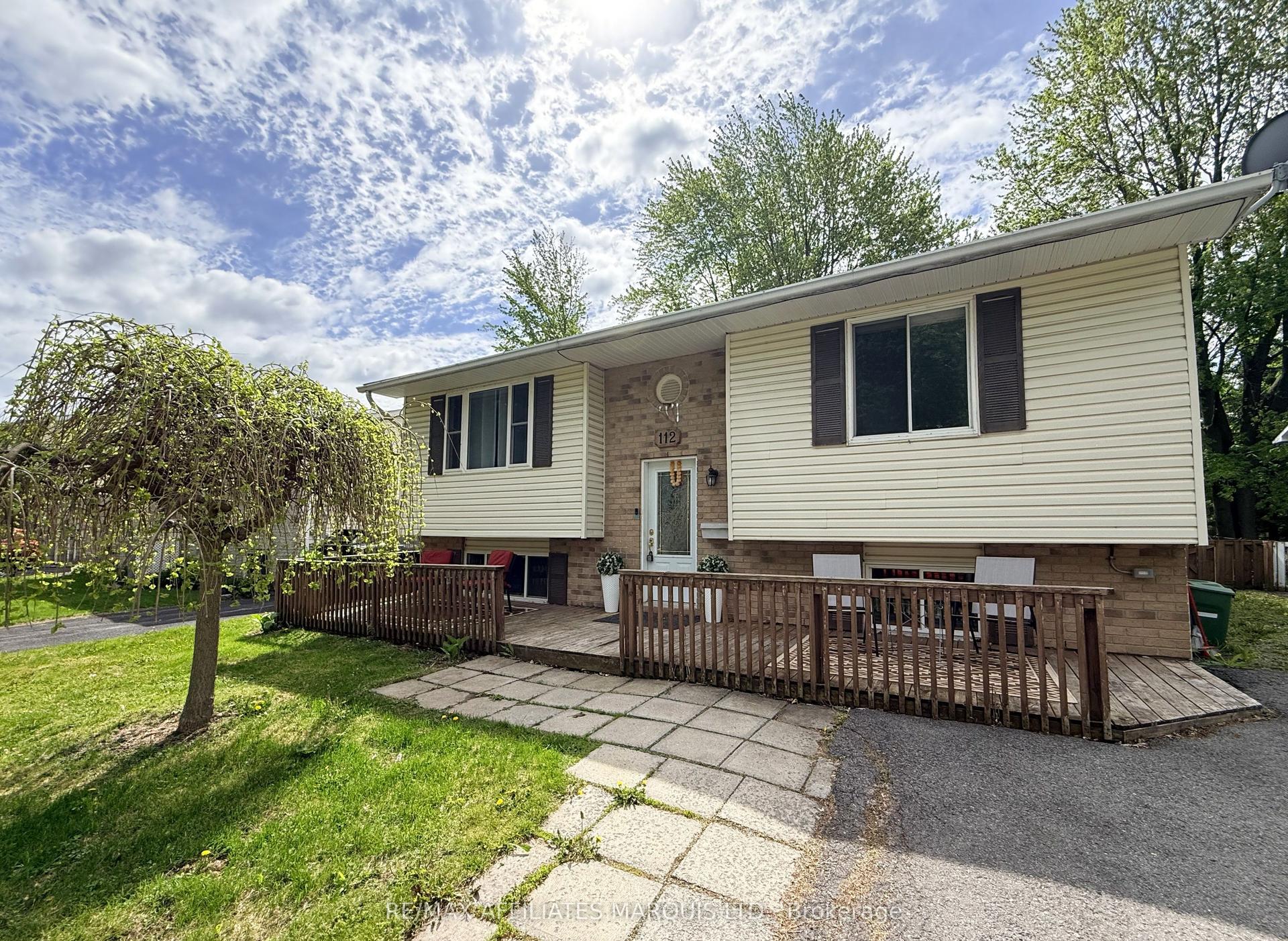 112 Glen Oaks Court — photo 1