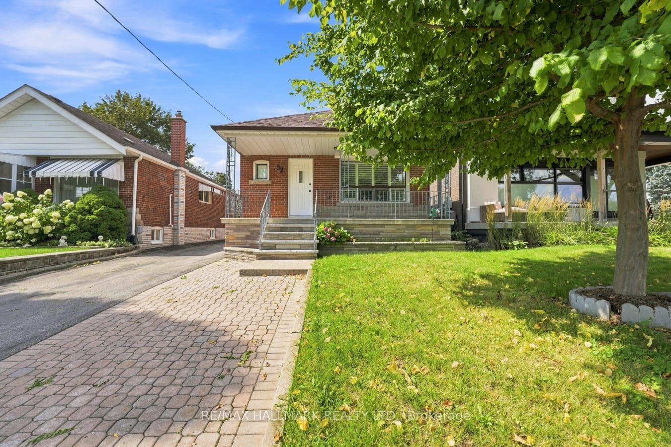 32 Denvale Road, Toronto — Detached for lease, photo 1