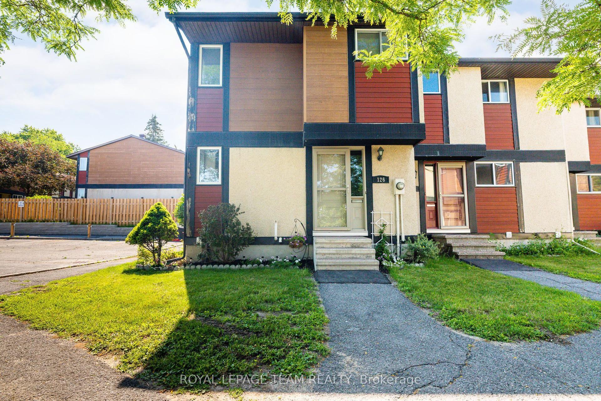 126 McClintock Way, Kanata — Condo Town for sale, photo 1