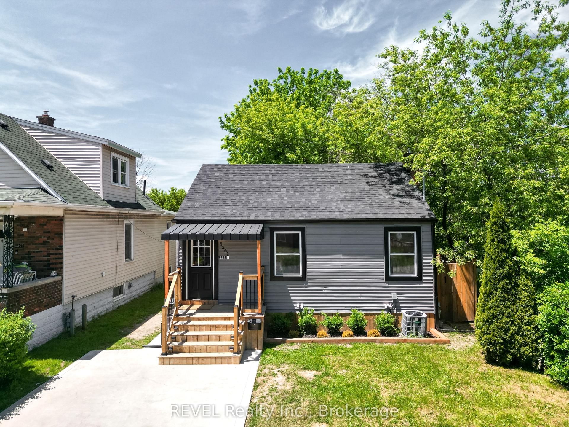 5261 BUCHANAN Avenue — photo 1
