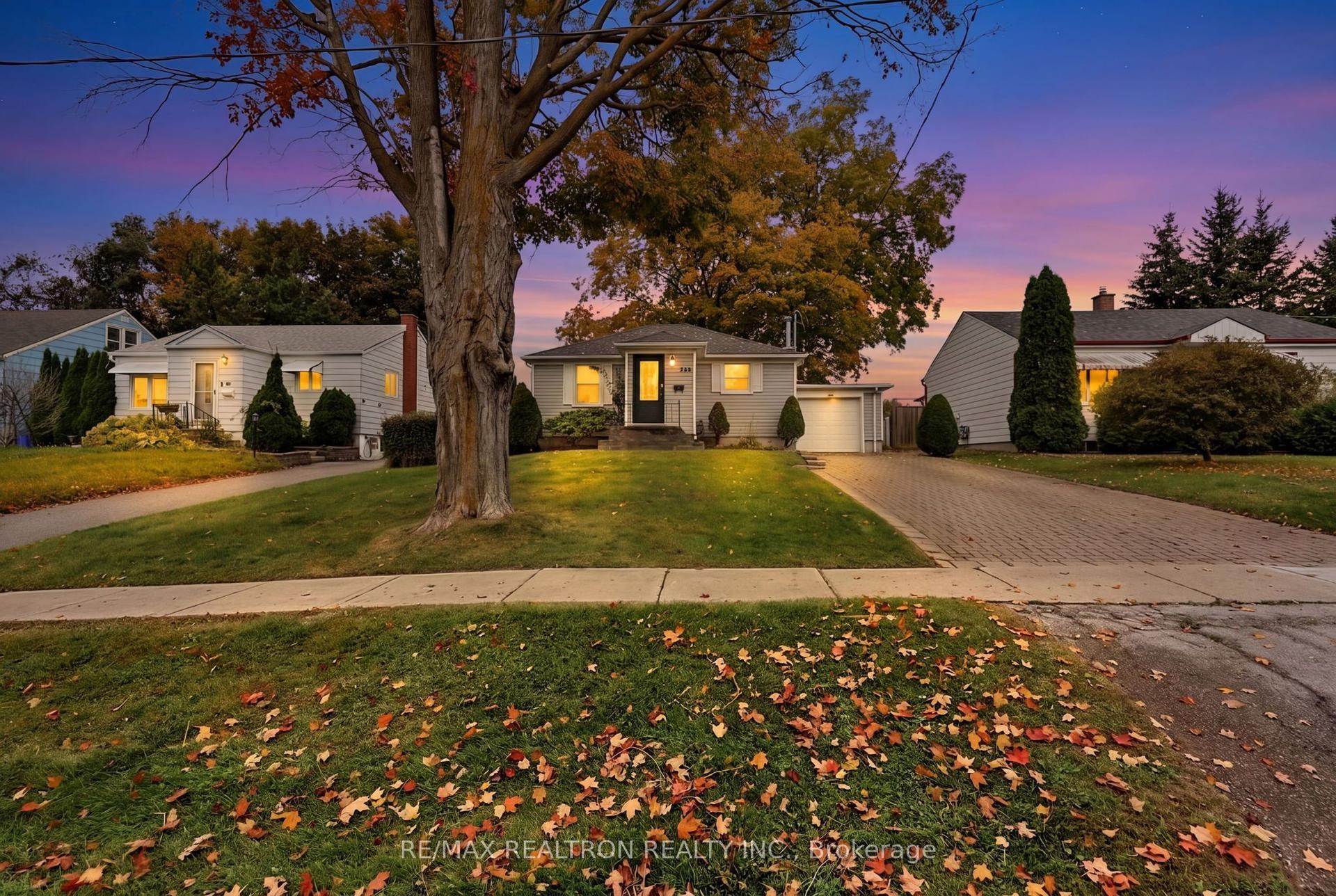 250 Helmer Avenue, Newmarket — Detached for sale, photo 1