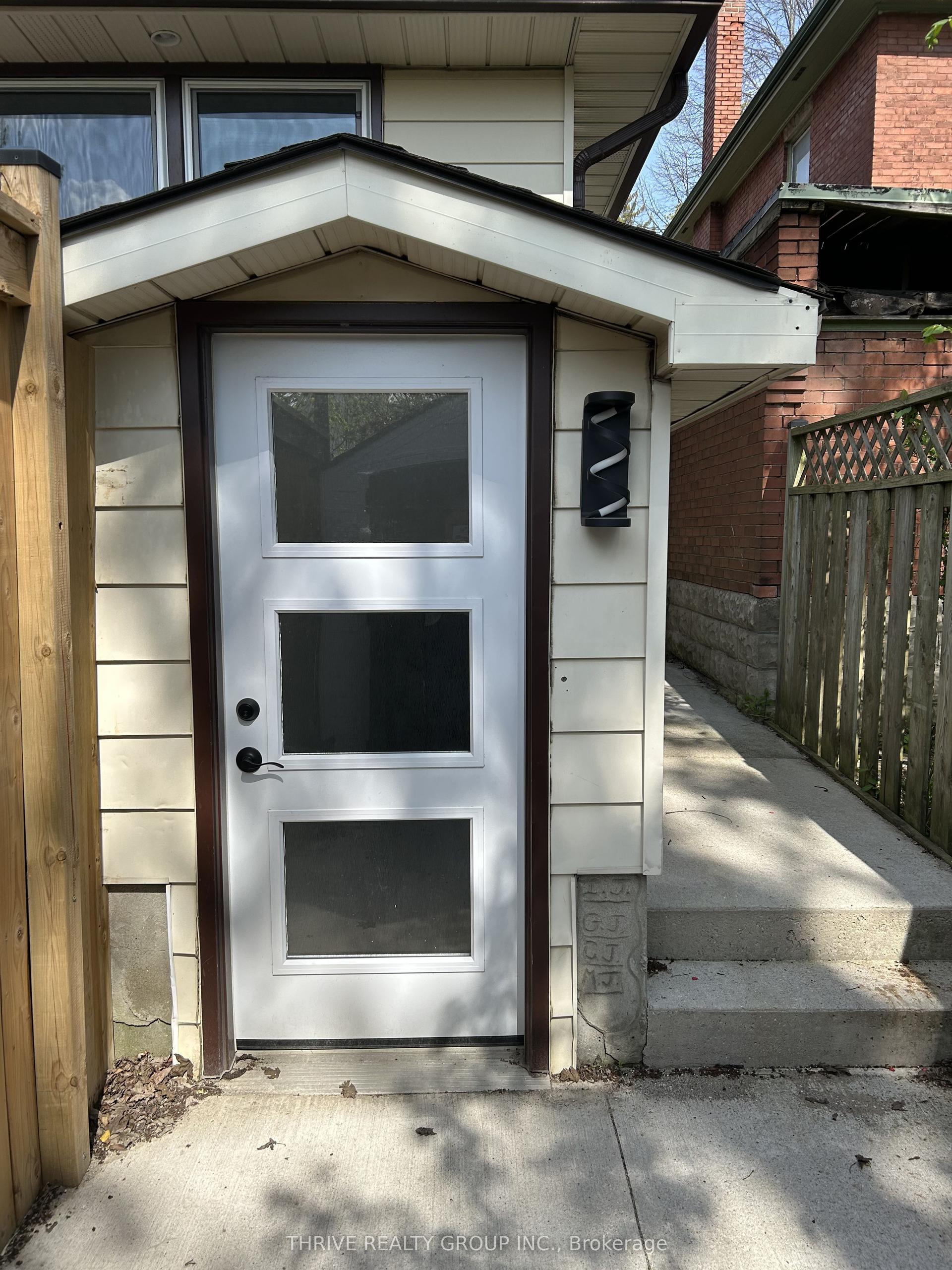 27 Belgrave Avenue Lower #Lower — photo 1