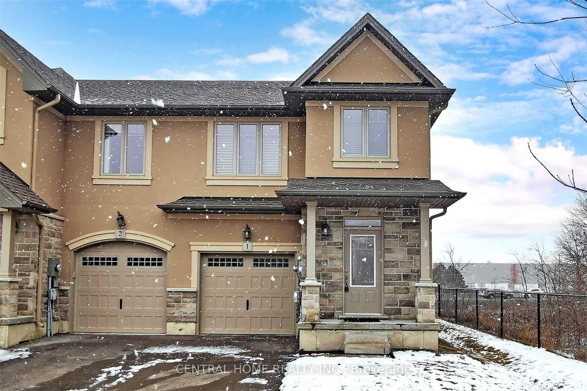98 Shoreview Place 1 #1, Hamilton — Townhouse for sale, photo 1