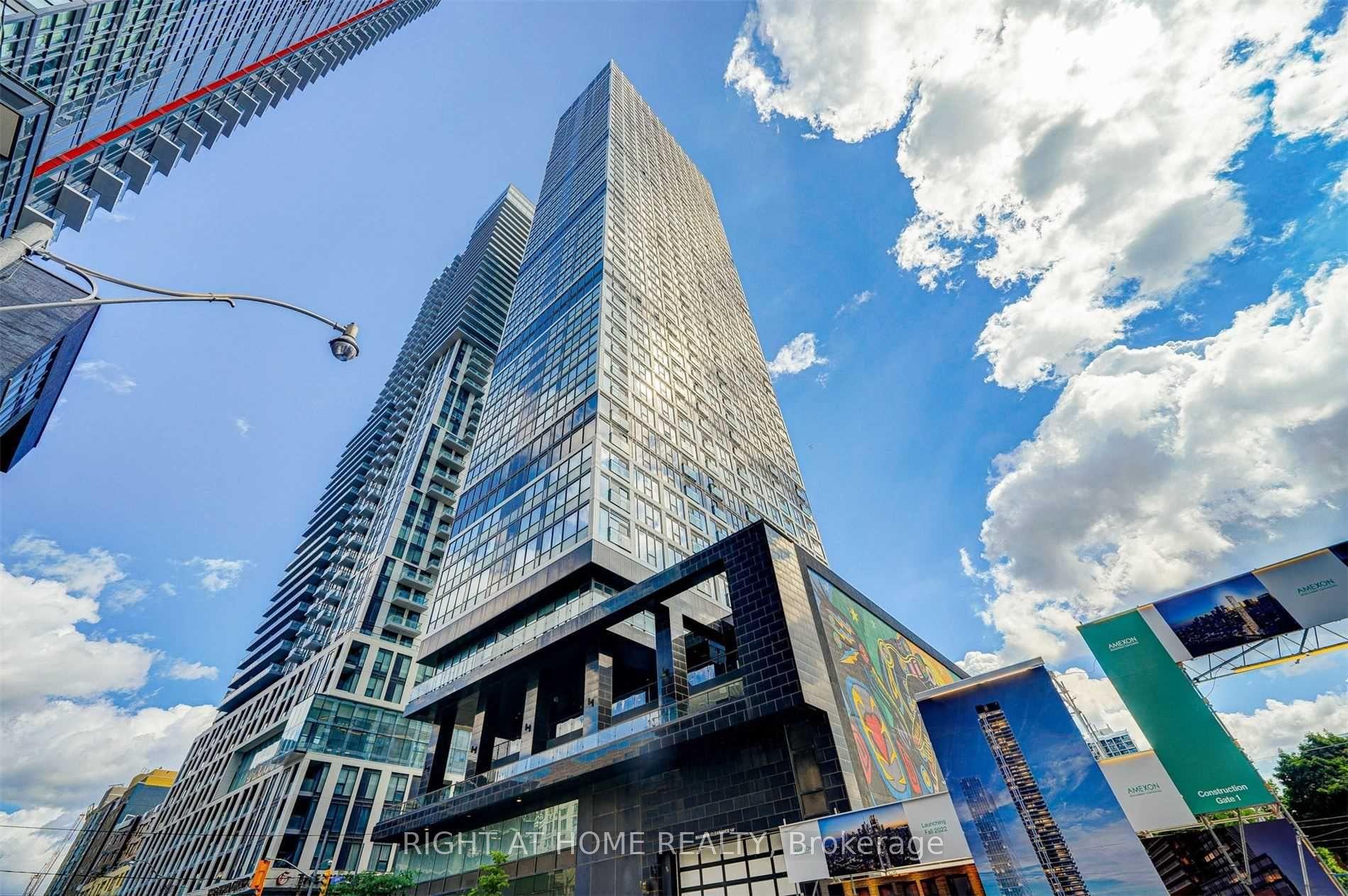 181 Dundas Street 2002 #2002, Toronto — Condo for lease, photo 1