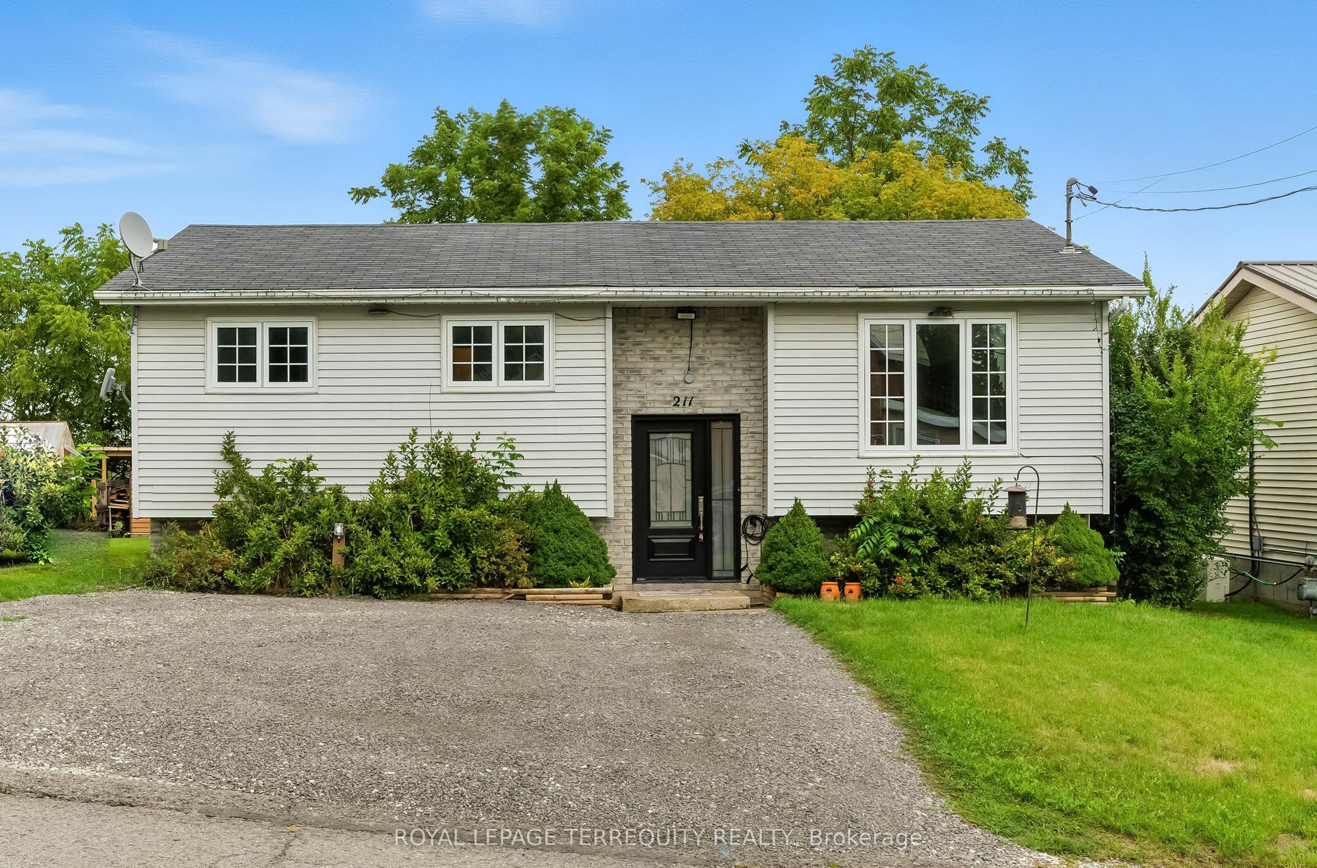 211 William Street — photo 1