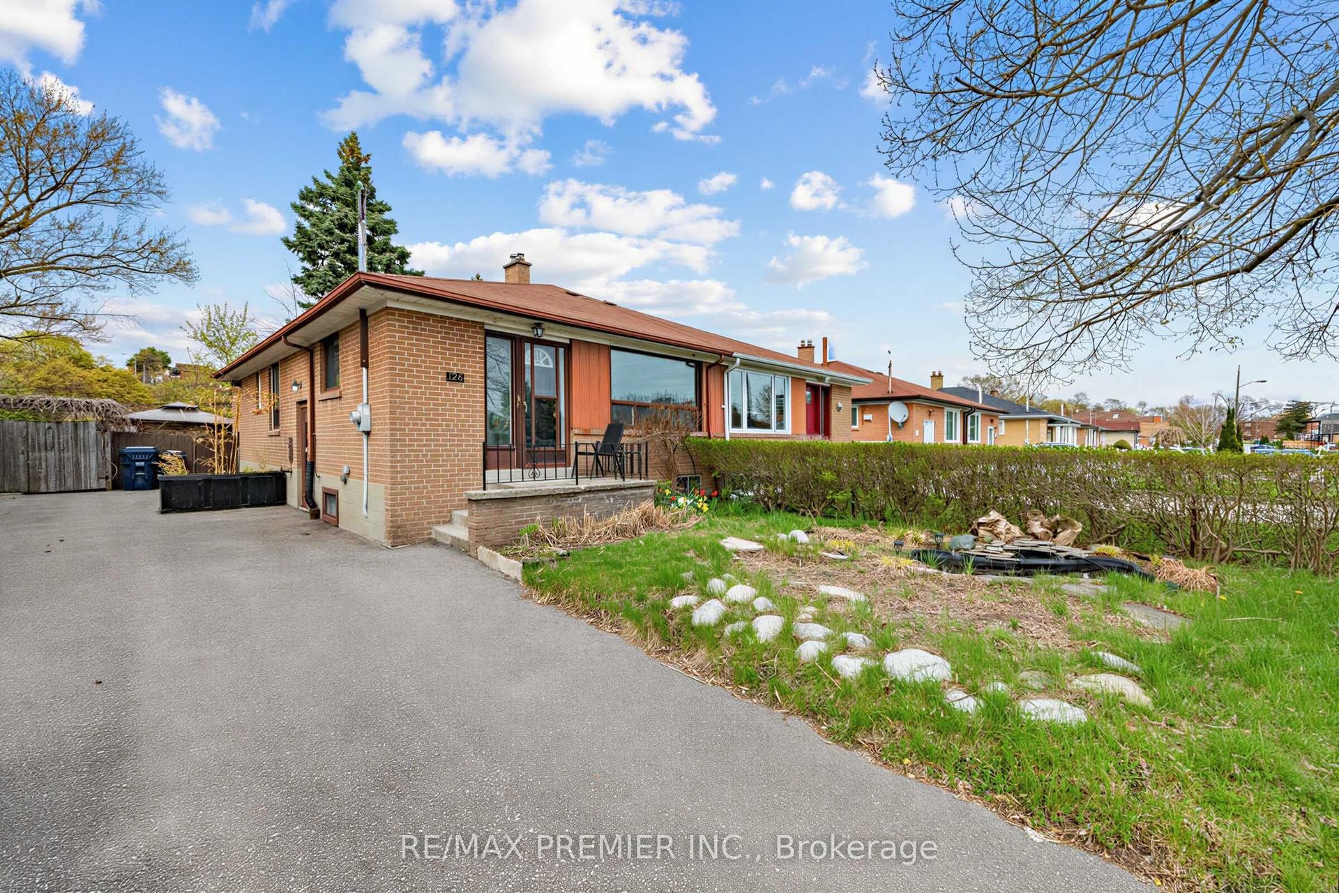 126 Langden Avenue — photo 1