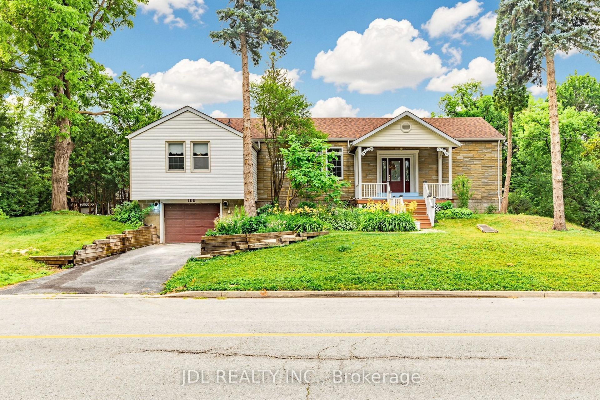 100 Roxborough Road, Newmarket — Detached for lease, photo 1