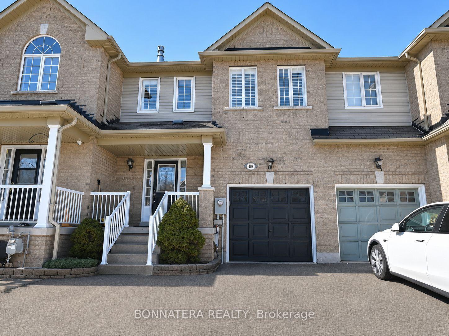 409 Hobbs Crescent, Milton — Townhouse for lease, photo 1