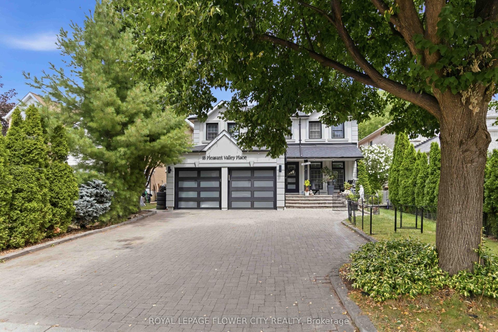 18 Pleasant Valley, Brampton — Detached for lease, photo 1