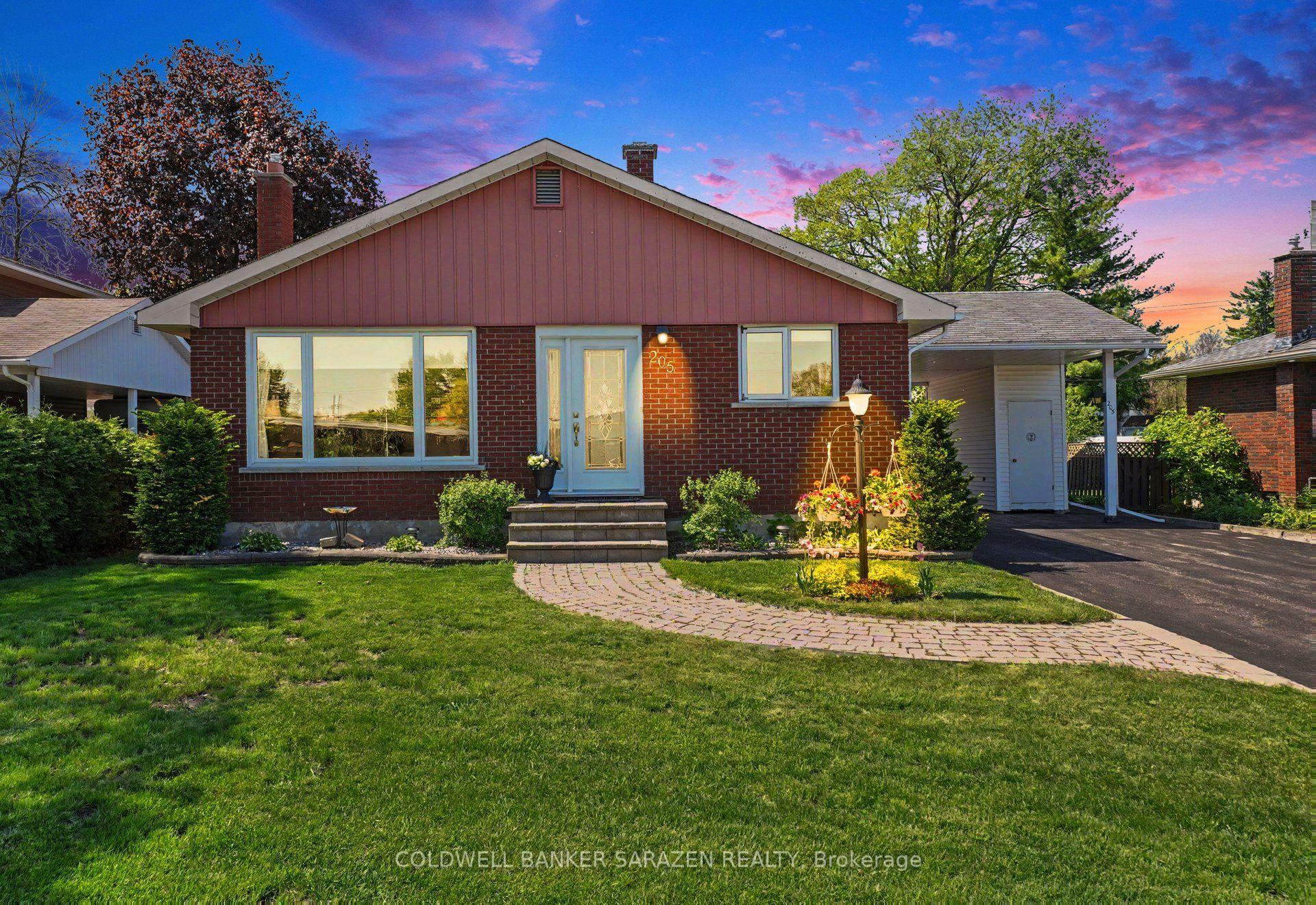 205 Airth Boulevard W — photo 1