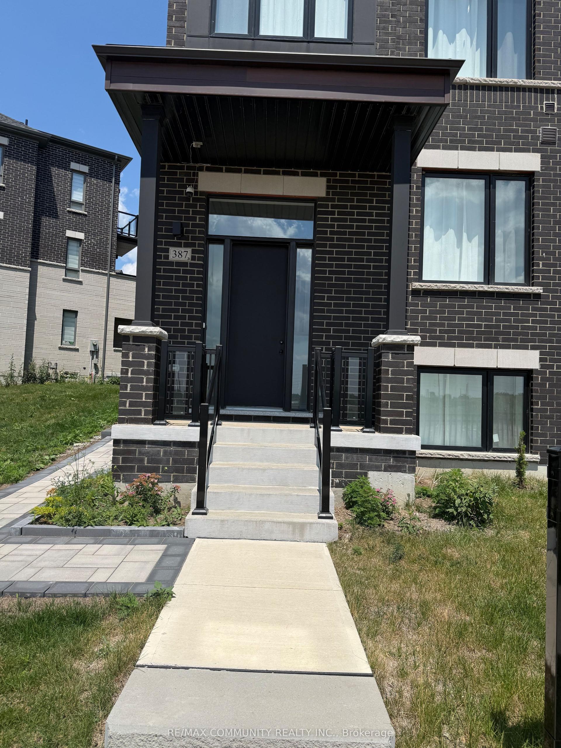 387 Tennant Circle, Vaughan — Townhouse for lease, photo 1