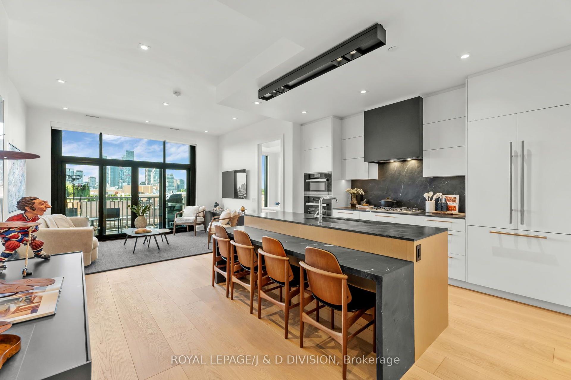 1 Strathgowan Avenue 710 #710, Toronto — Condo for lease, photo 1