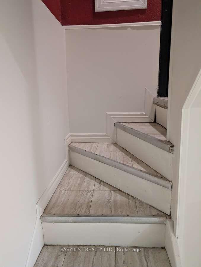 21 Patricia Avenue — photo 1