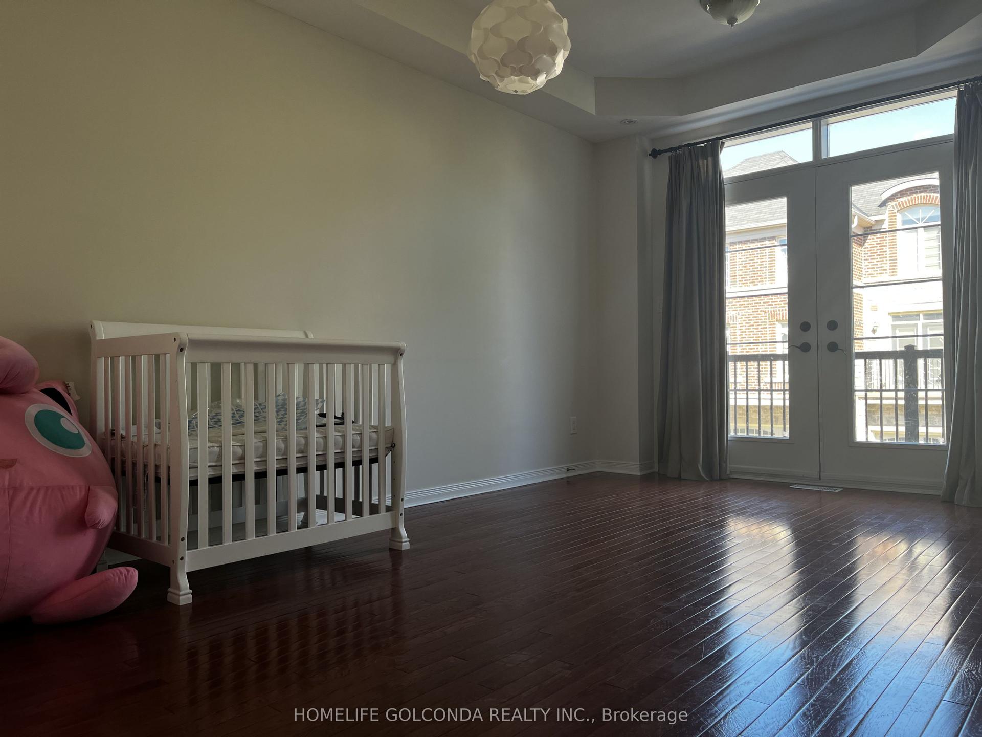 139 Chapman Court, Aurora — Townhouse for lease, photo 1