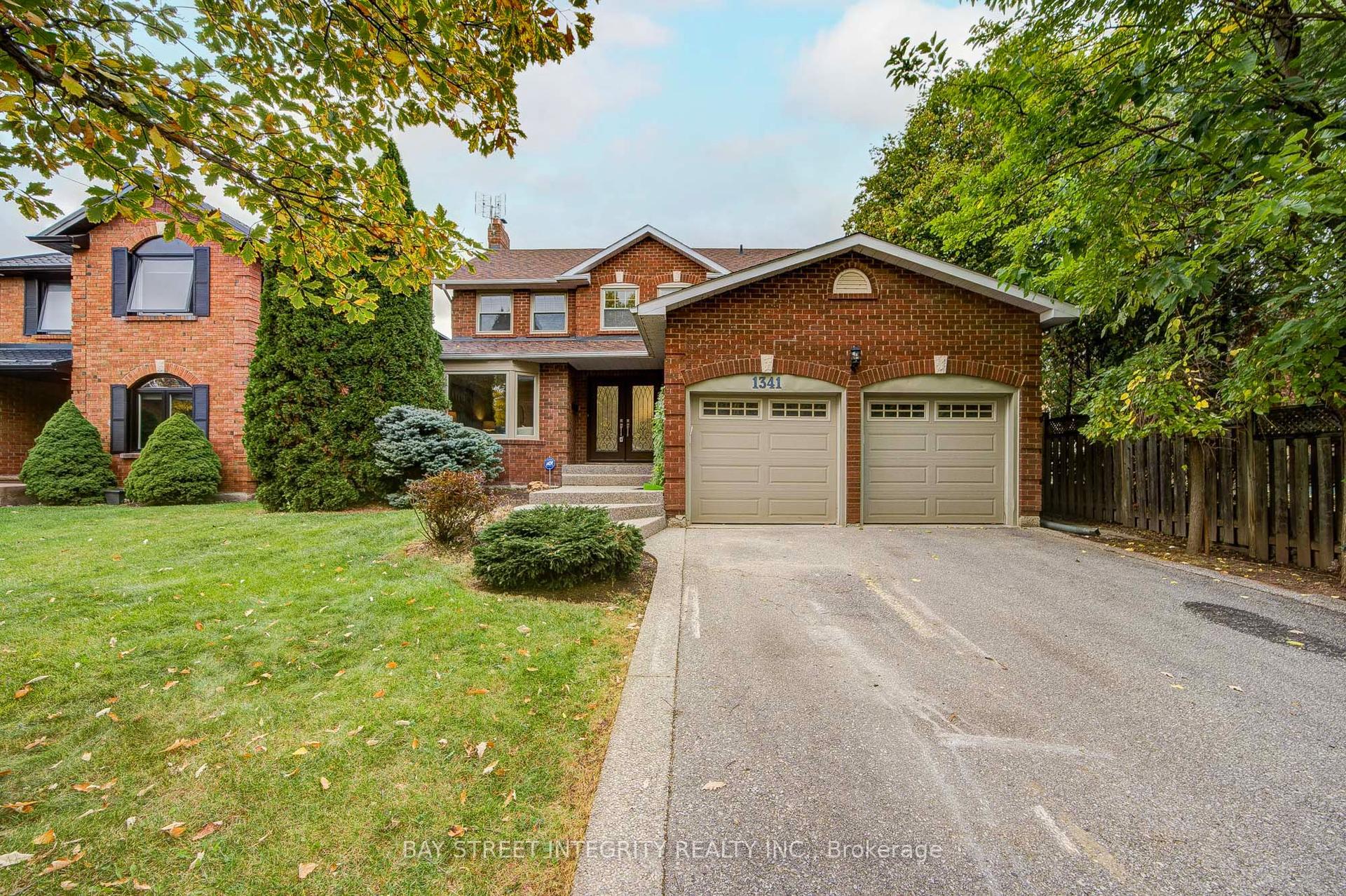 1341 Old English Lane, Oakville — Detached for sale, photo 1