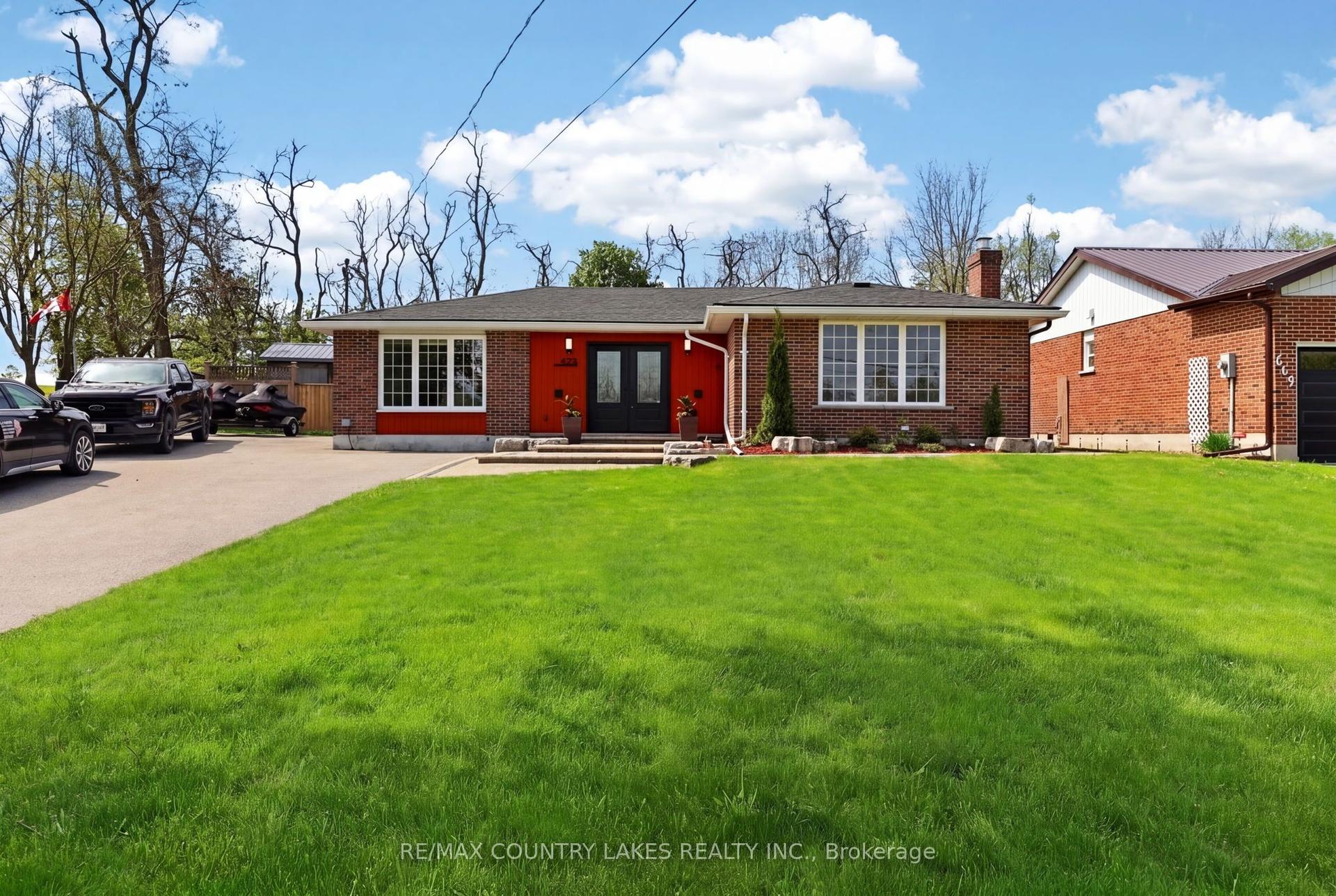 653 Simcoe Street — photo 1