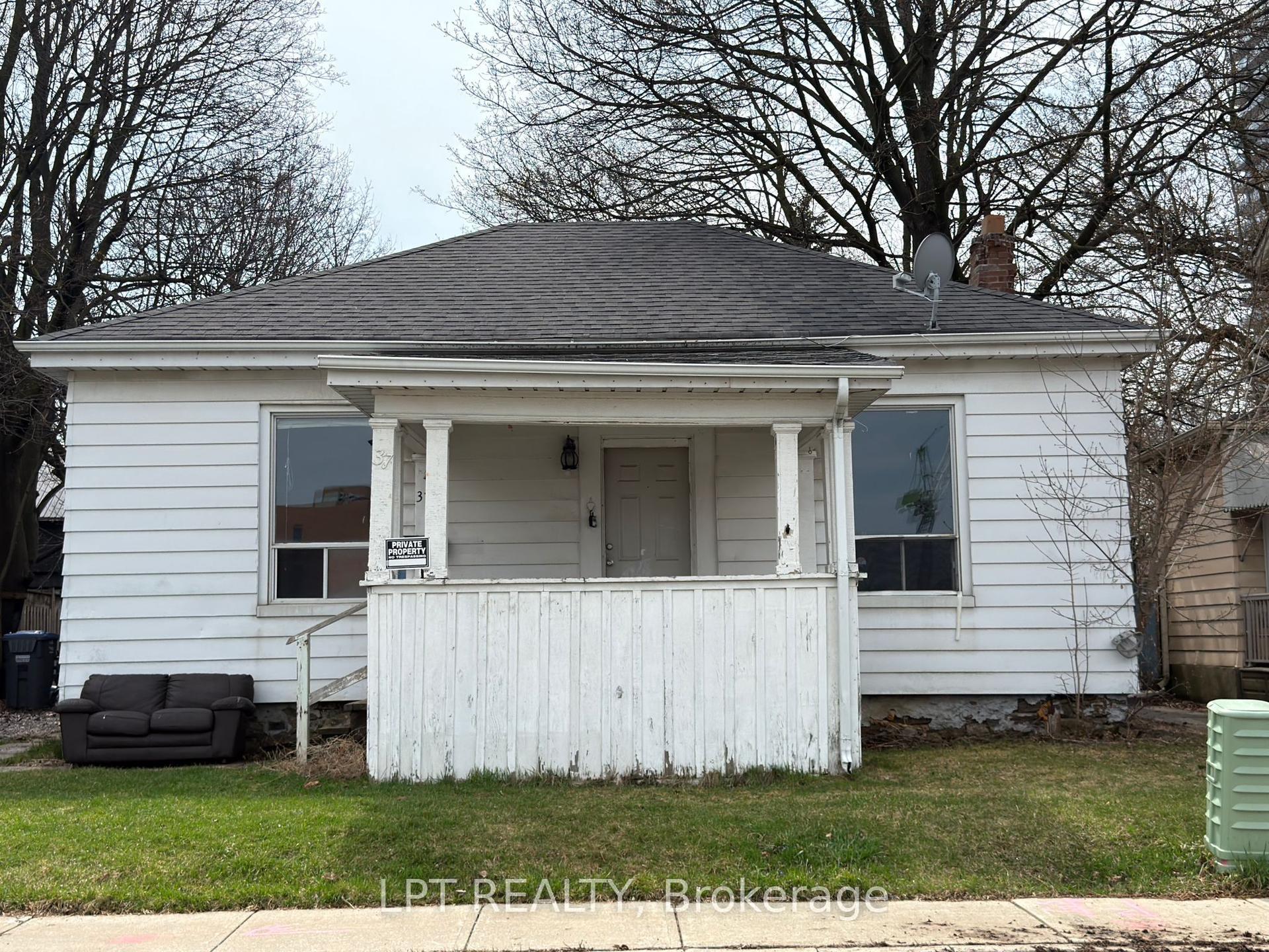 37 Elizabeth Street N, Brampton — Detached for lease, photo 1