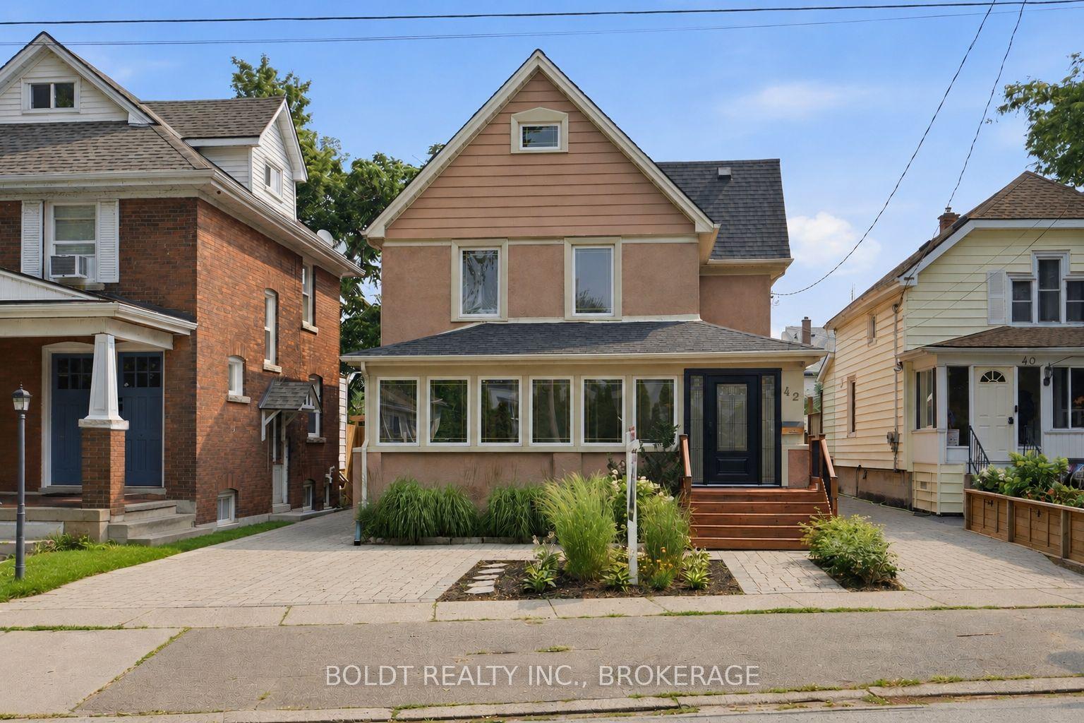 42 Thomas Street, St. Catharines — Detached for sale, photo 1