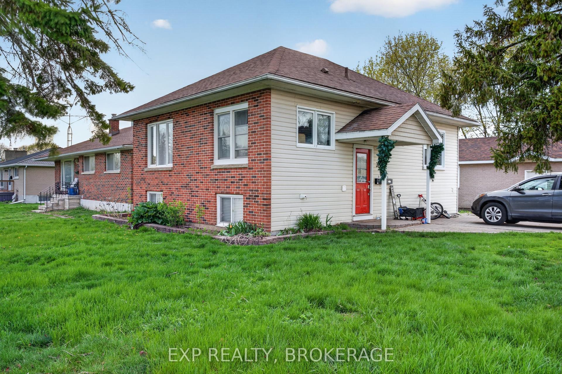 300 HERBERT Street — photo 1
