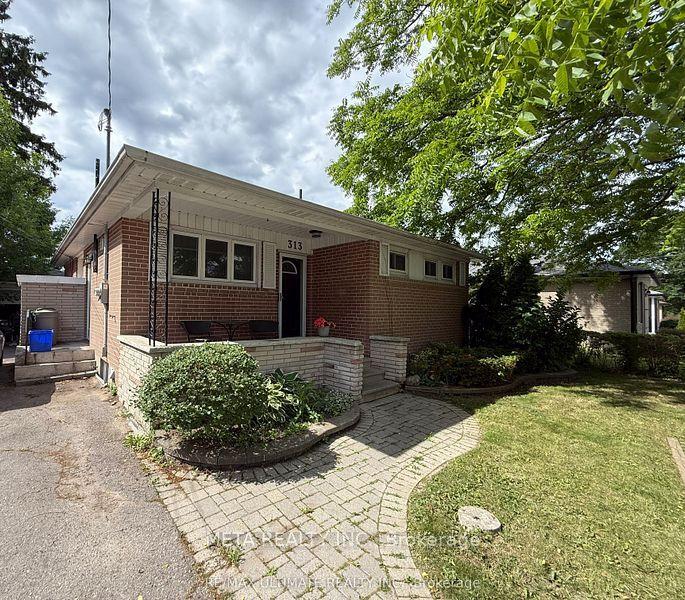 313 Rossland Road W — photo 1