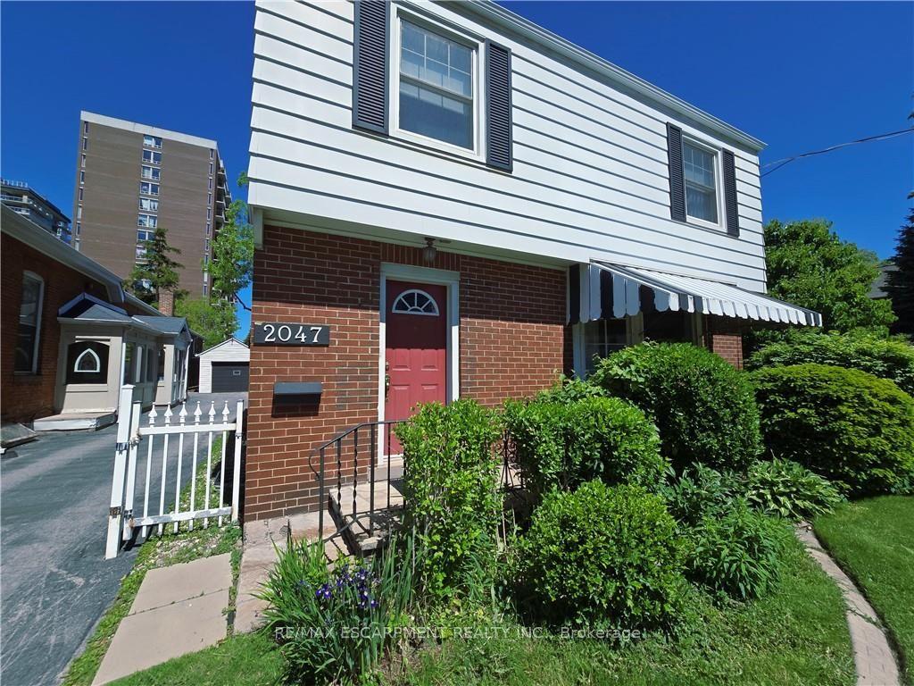 2047 James Street — photo 1