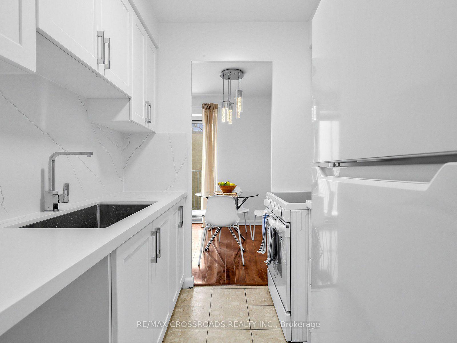 8 Kingsbridge Court 407 #407, Toronto — Condo for sale, photo 1