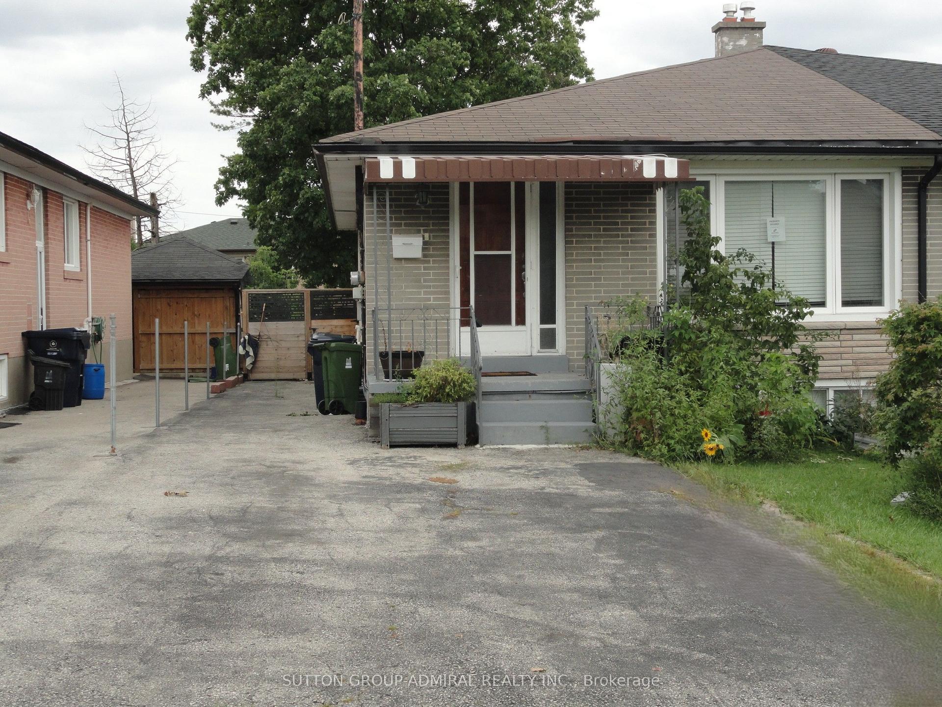 23 Chalkfarm Drive, Toronto — Semi-Detached for sale, photo 1