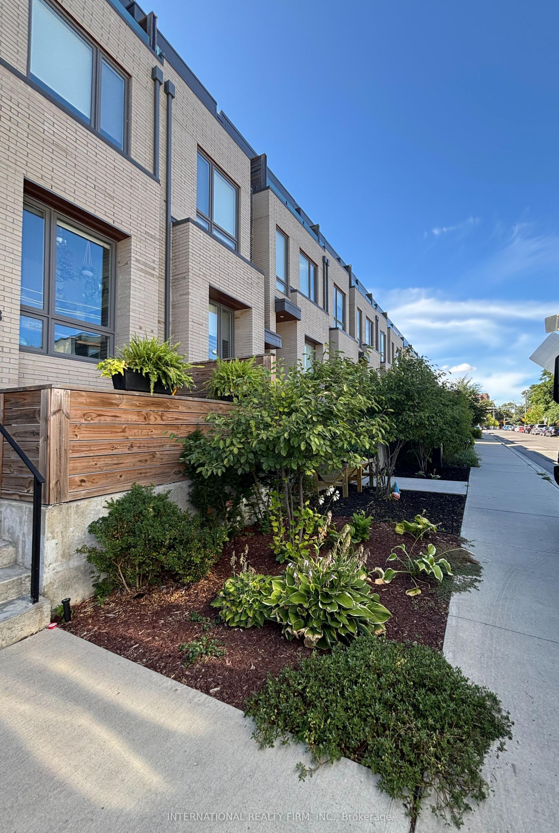 48 Perth Avenue, Toronto — Townhouse for lease, photo 1