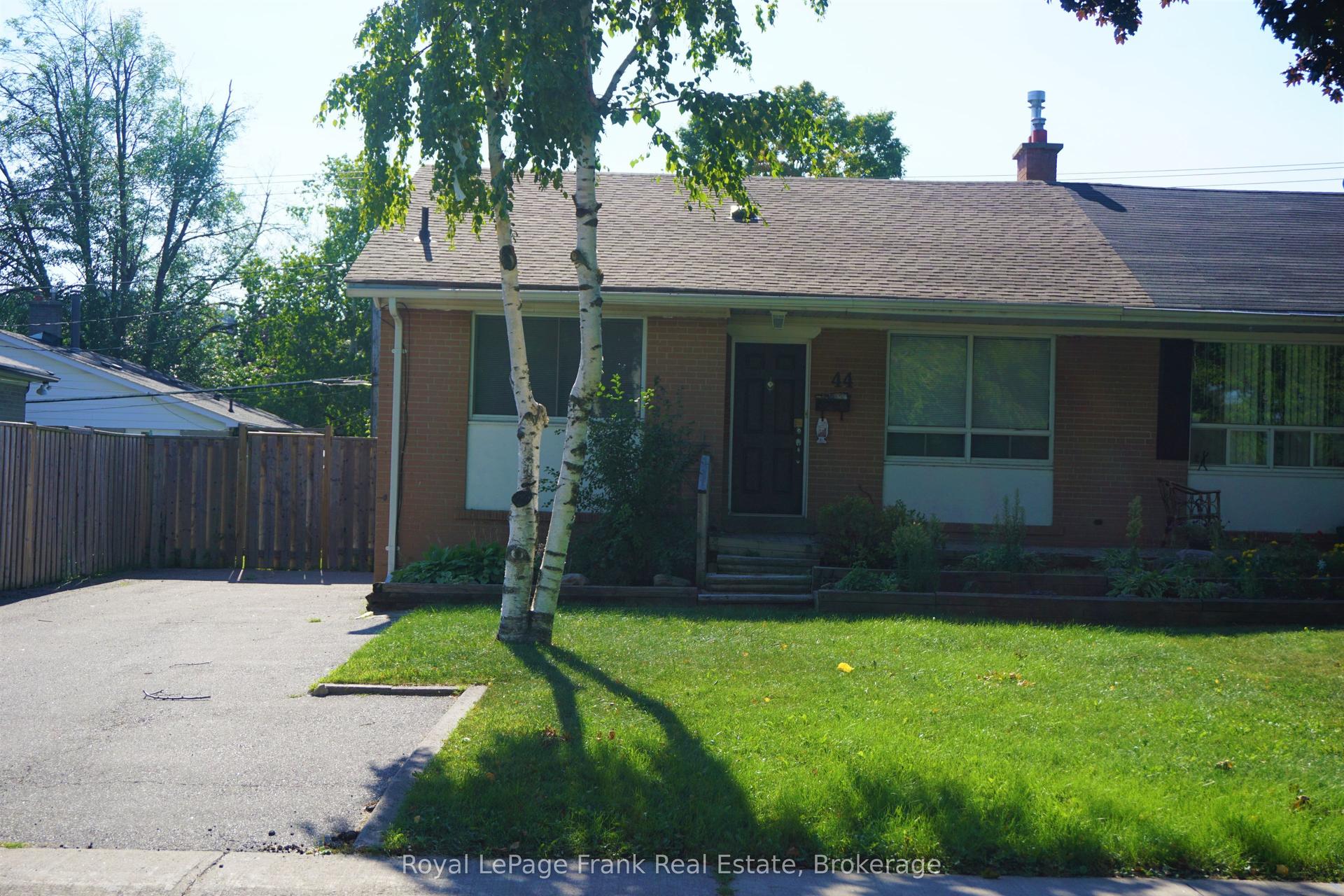 44 Billingsgate Crescent — photo 1