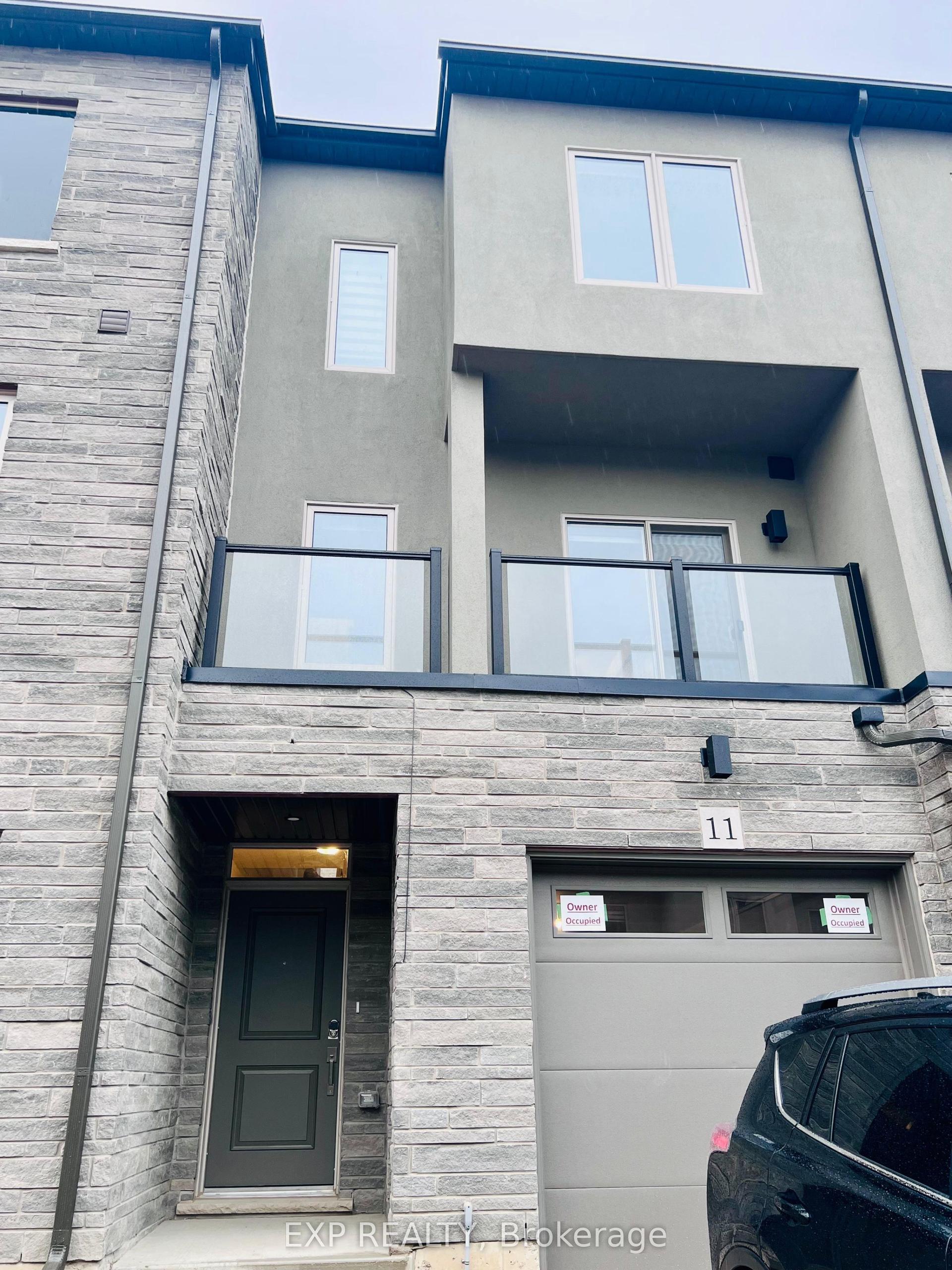 11 Bayberry Lane, Hamilton — Townhouse for lease, photo 1
