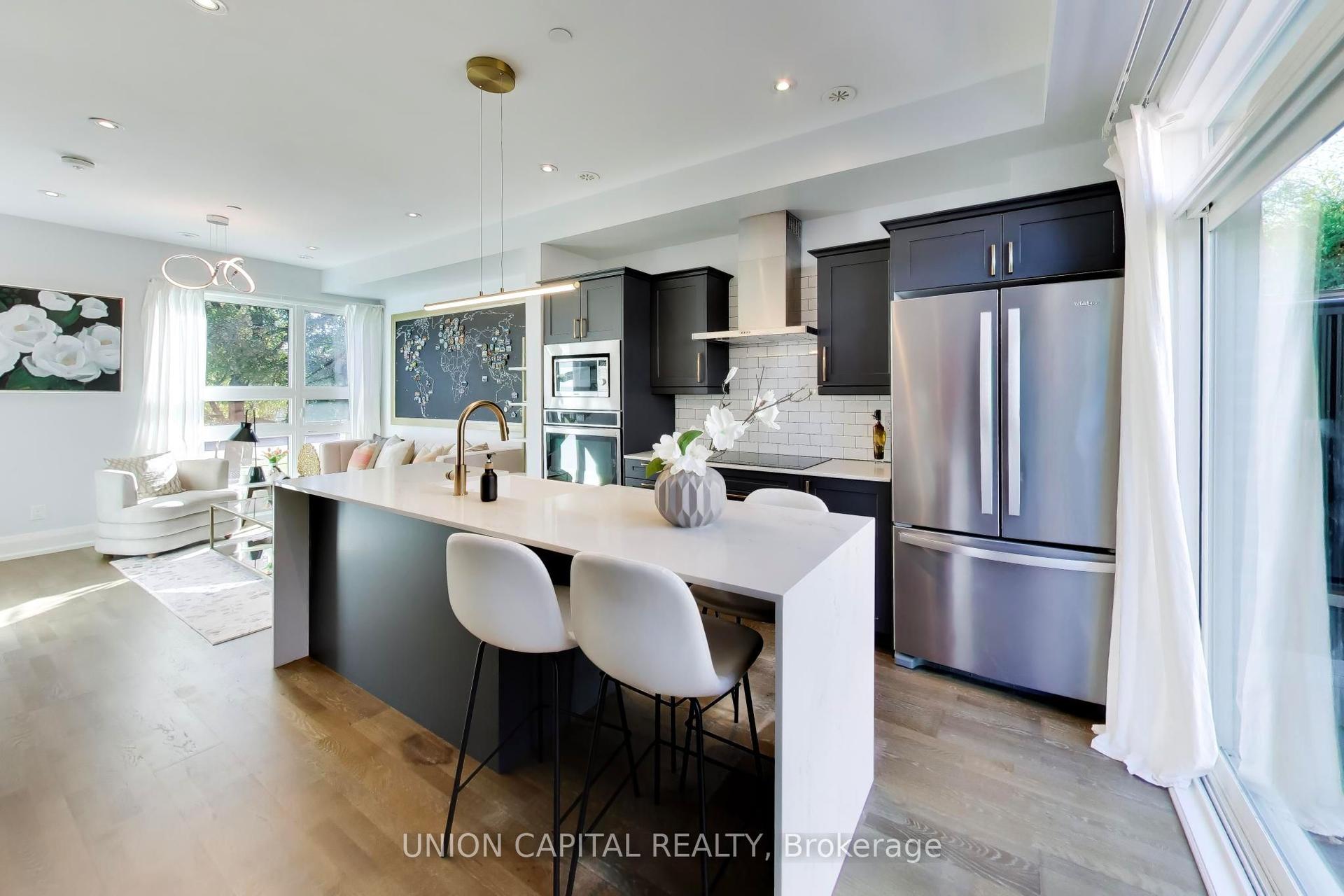 952 Dundas Street E, Toronto — Townhouse for sale, photo 1
