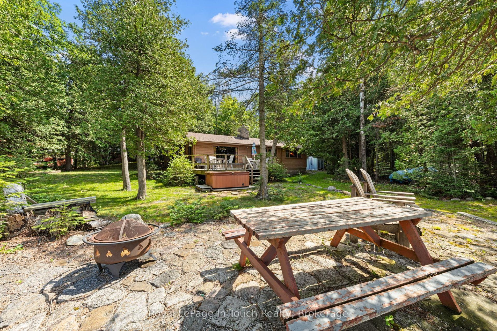 25 Chippewa Crescent, Tiny — Detached for sale, photo 1