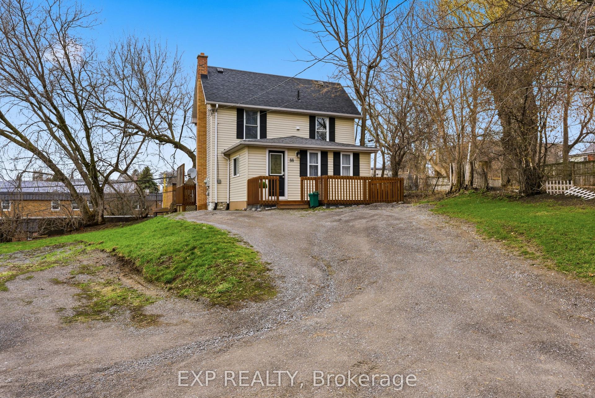 88 Dundas Street E — photo 1