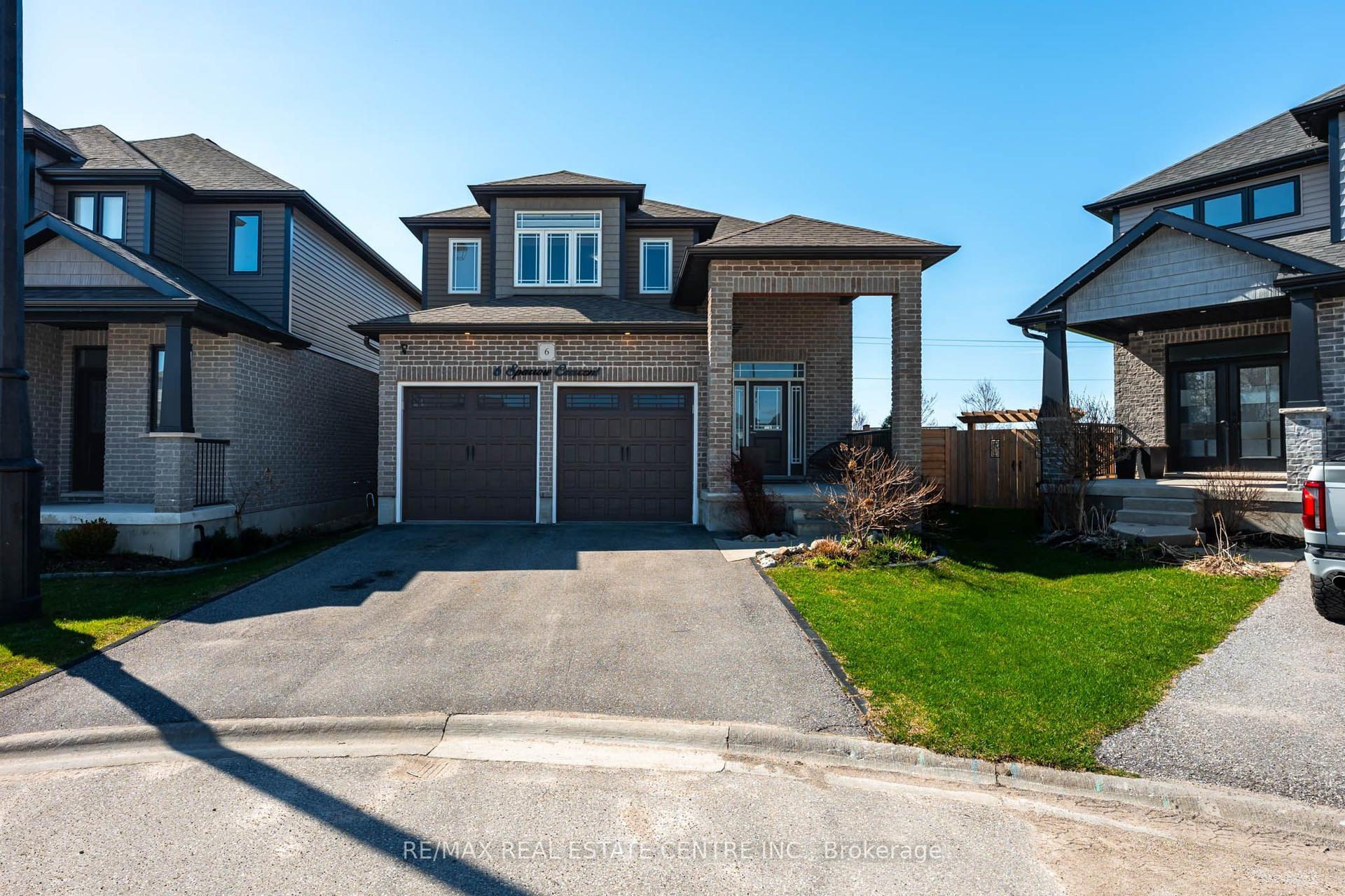 6 Sparrow Crescent — photo 1