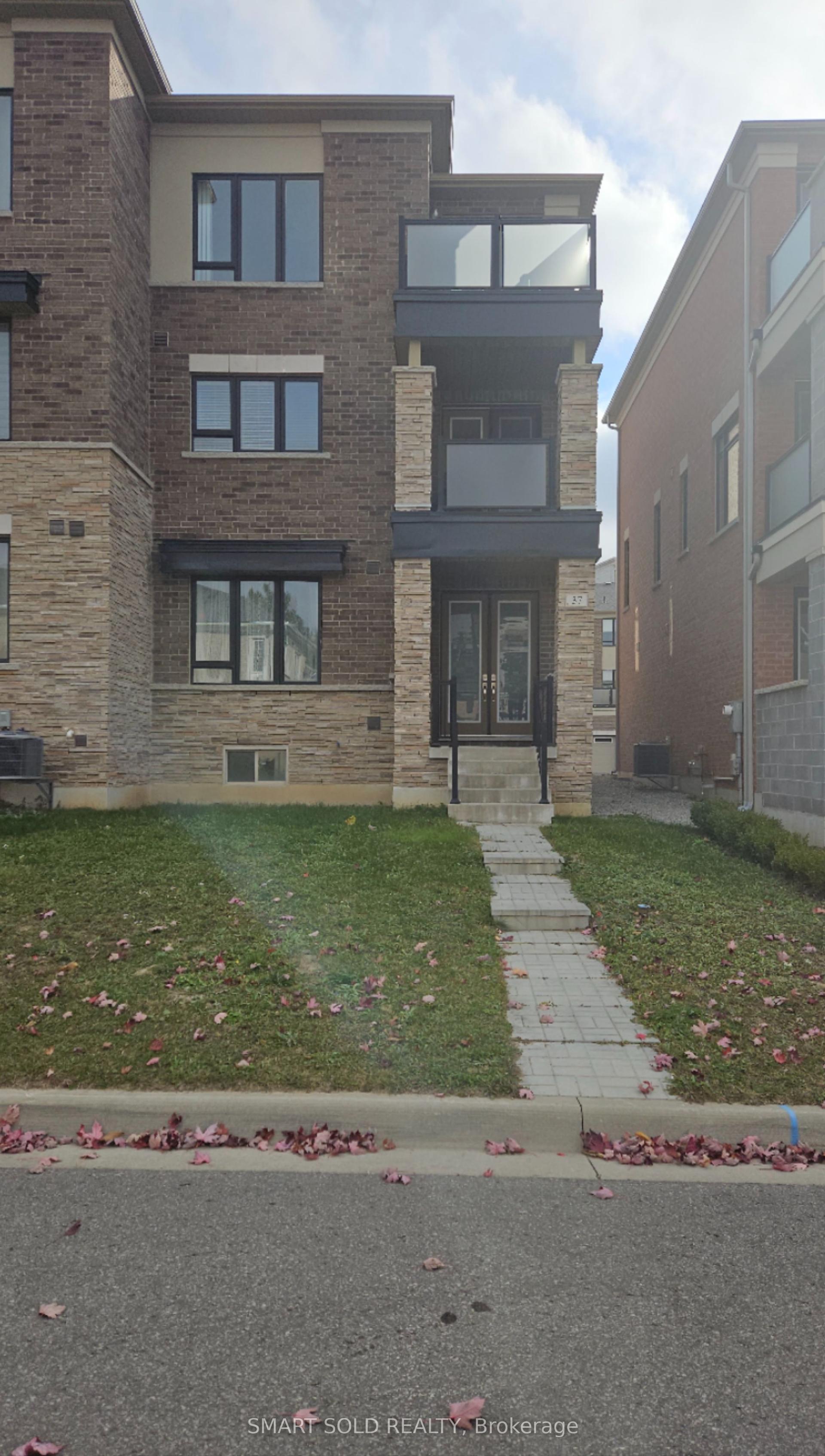 37 Sparks Street, Aurora — Townhouse for lease, photo 1
