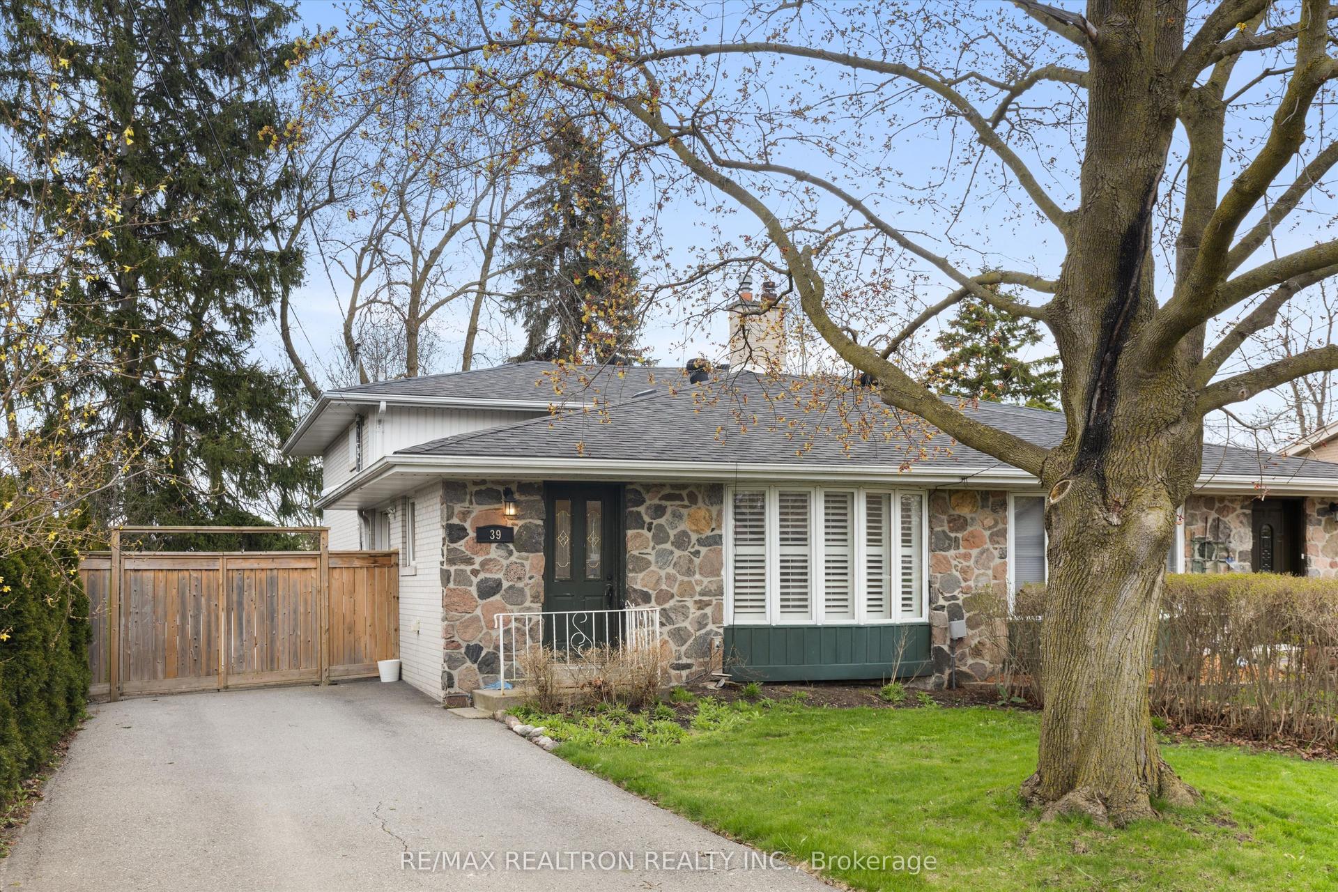39 Jasper Drive — photo 1